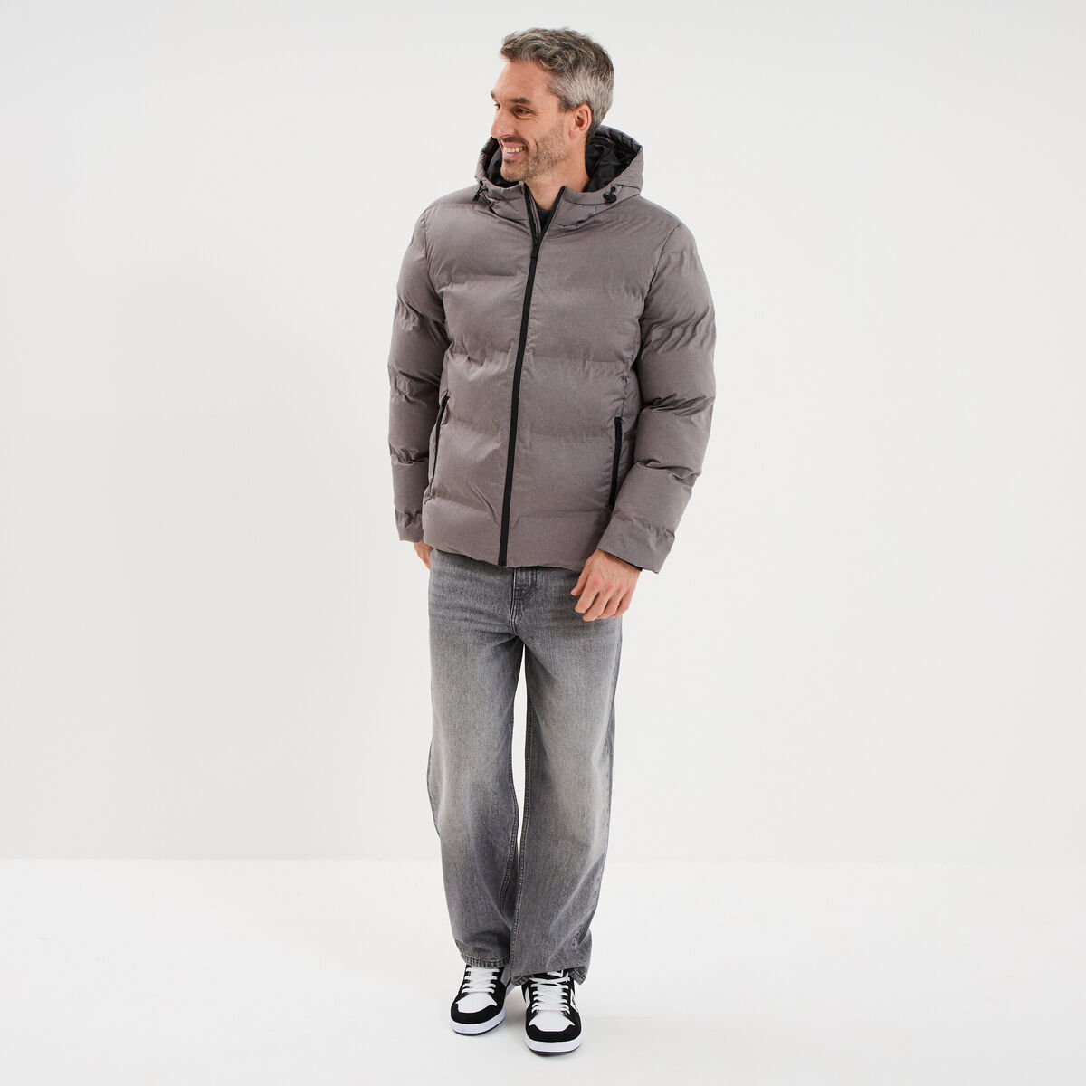 Doudoune courte &agrave; capuche d&eacute;perlante gris homme