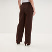 Pantalon droit effet cr&ecirc;pe &agrave; pinces marron fonc&eacute; femme