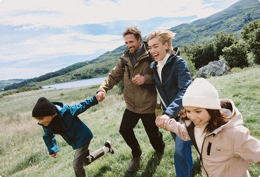 Famille en vestes de pluie, dès 15,99€