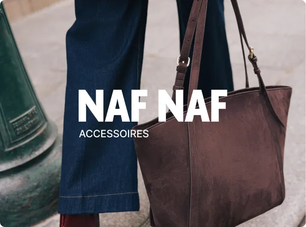 Sac noir NAF NAF porté avec un pull rouge, collection accessoires