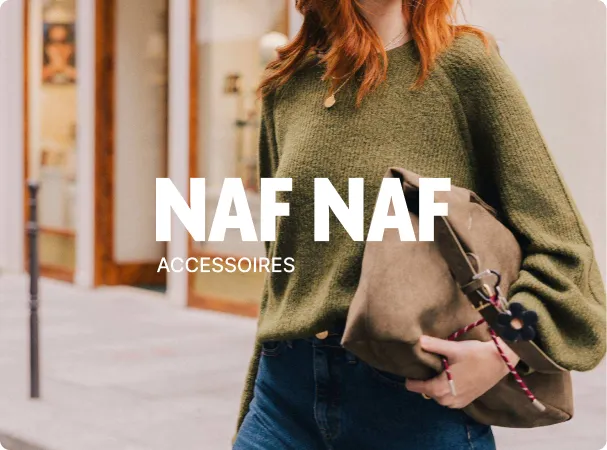 Sac noir NAF NAF porté avec un pull rouge, collection accessoires