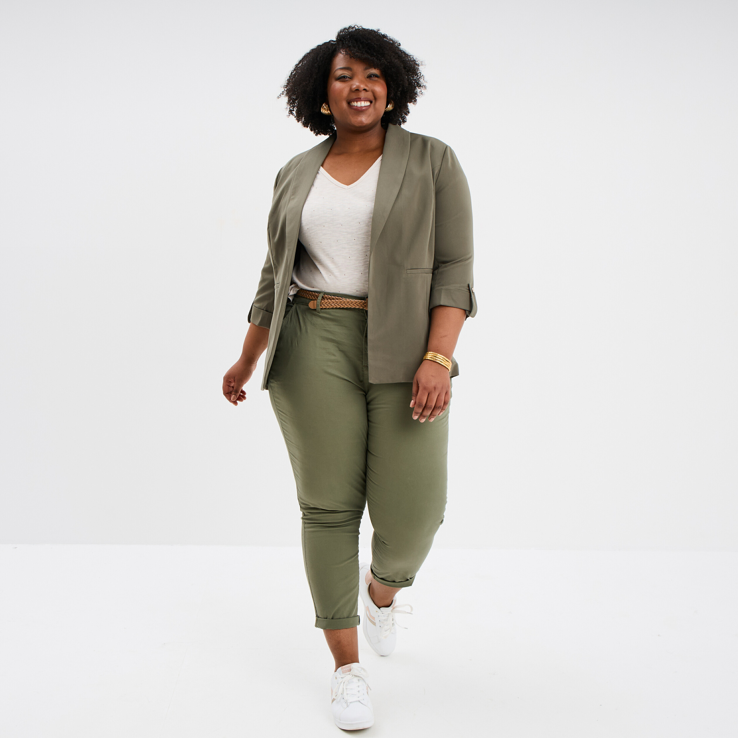 pantalon chino cigarette ceinture coton vert kaki femmegt Pantalon chino cigarette ceinturé coton vert kaki femme grande taille
