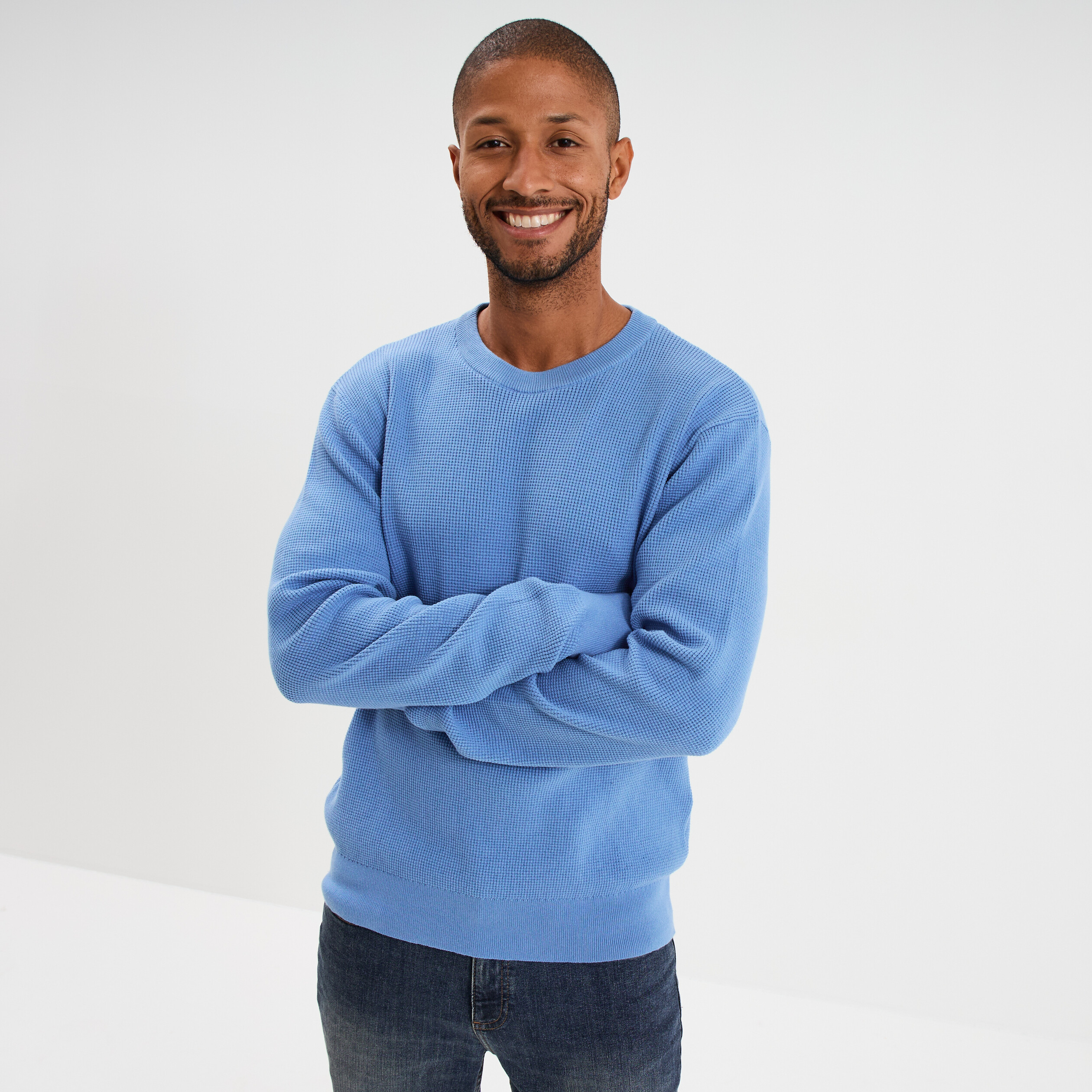 Pull en maille textur&eacute;e col rond bleu homme