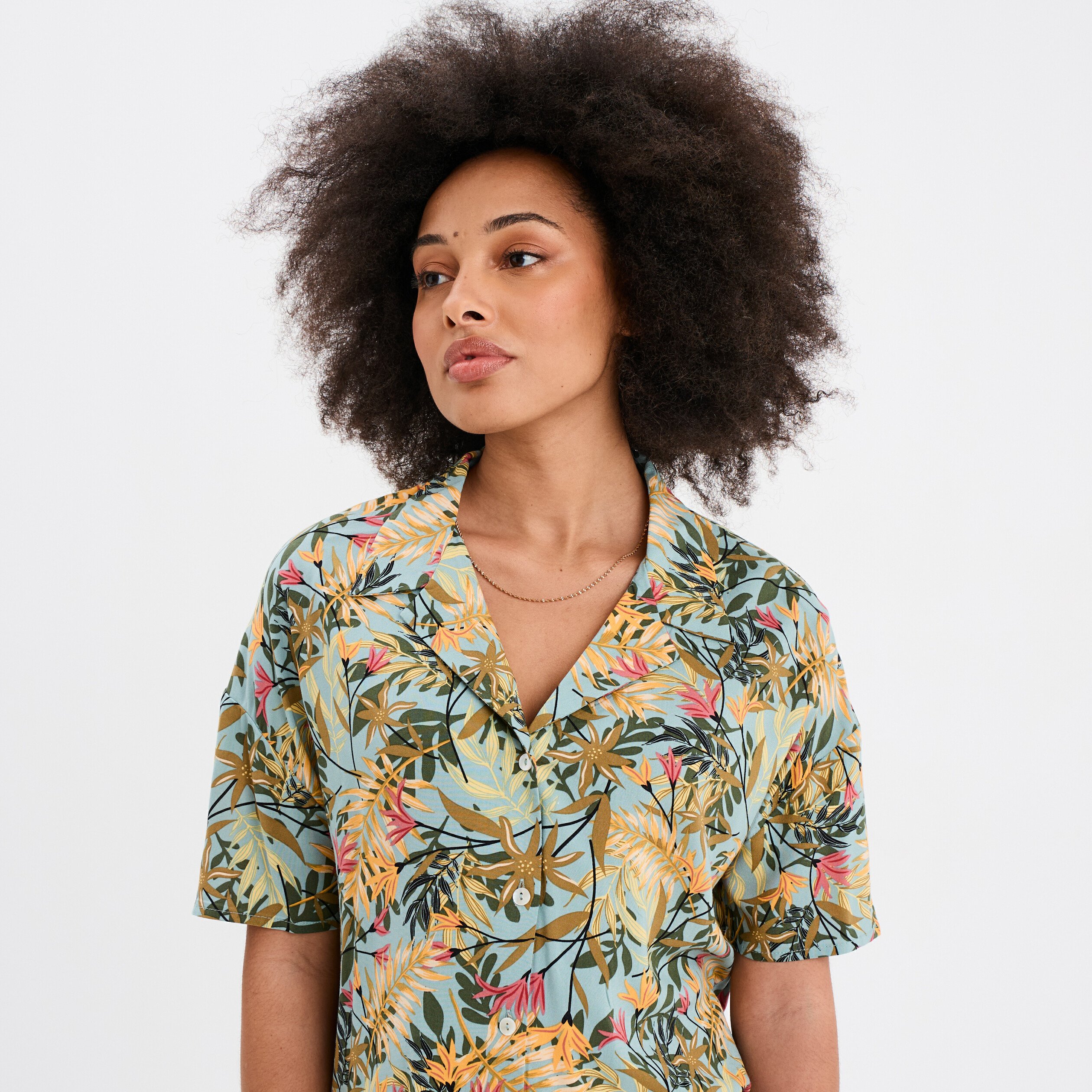 chemise col cubain manches courtes vert emeraude femme Chemise col cubain manches courtes vert émeraude femme