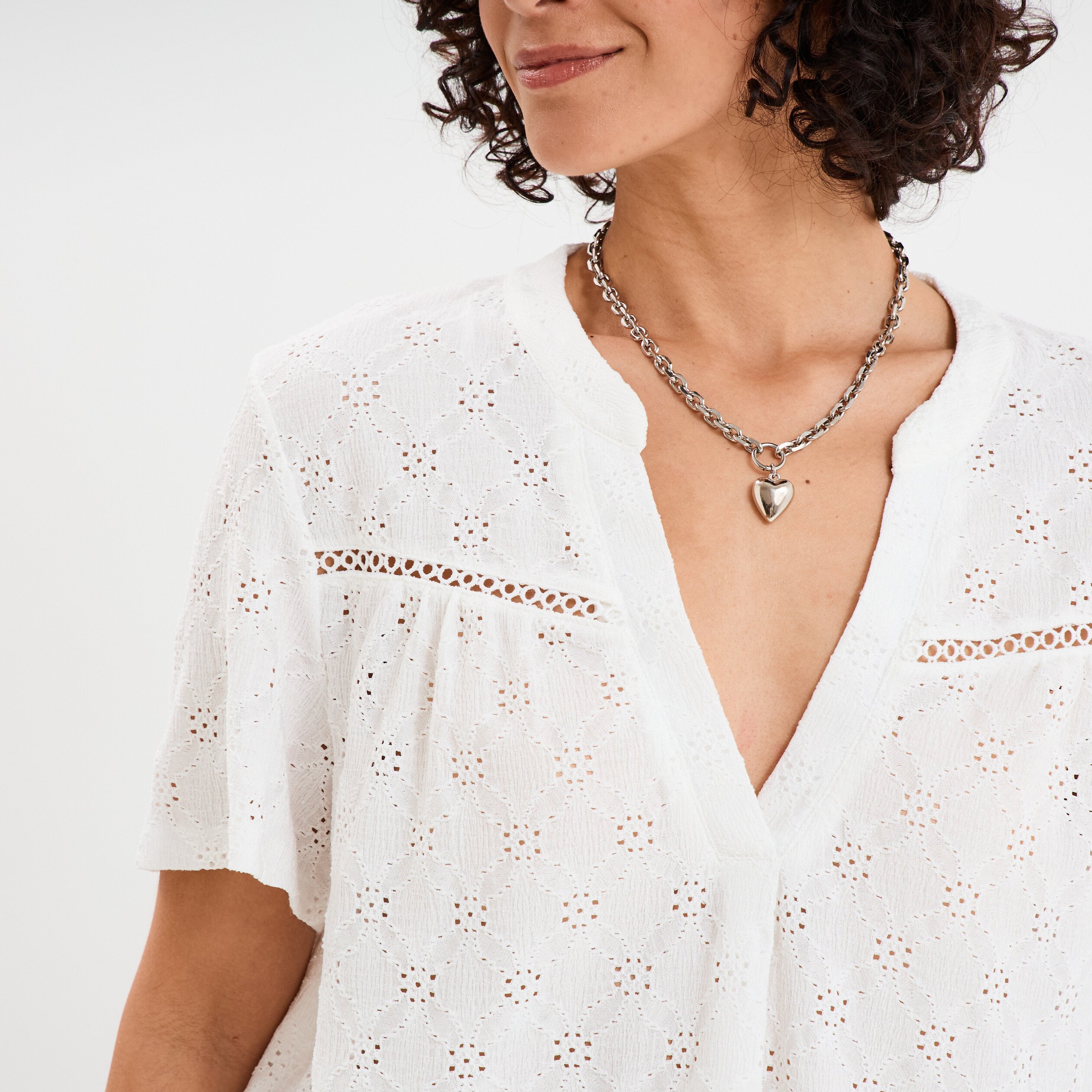 t shirt broderie anglaise col tunisien blanc femme T-shirt broderie anglaise col tunisien blanc femme