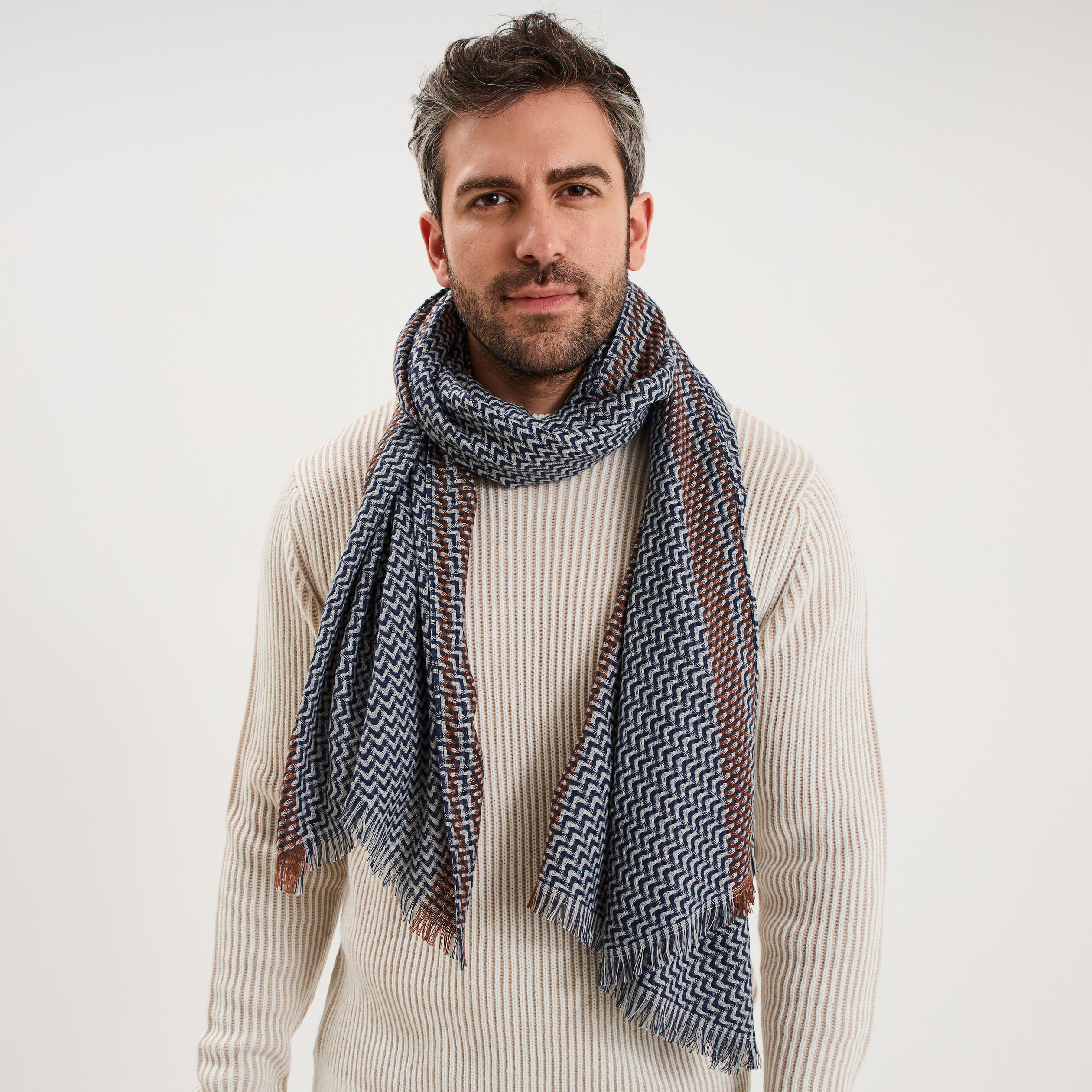 Foulard rectangulaire avec bords franges bleu marine homme