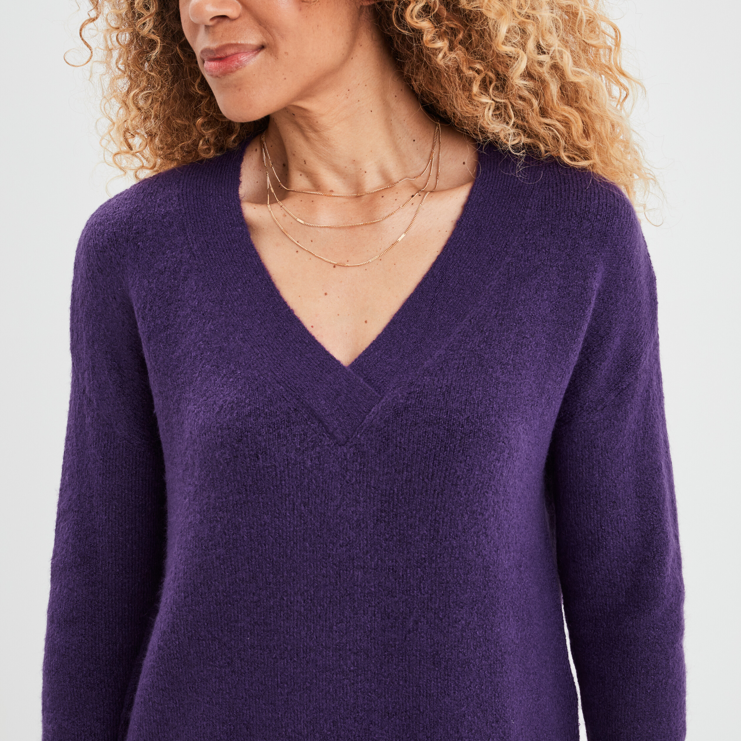 pull droit ample col v fentes aux cotes violet fonce femme Pull droit ample col V fentes aux côtés violet foncé femme