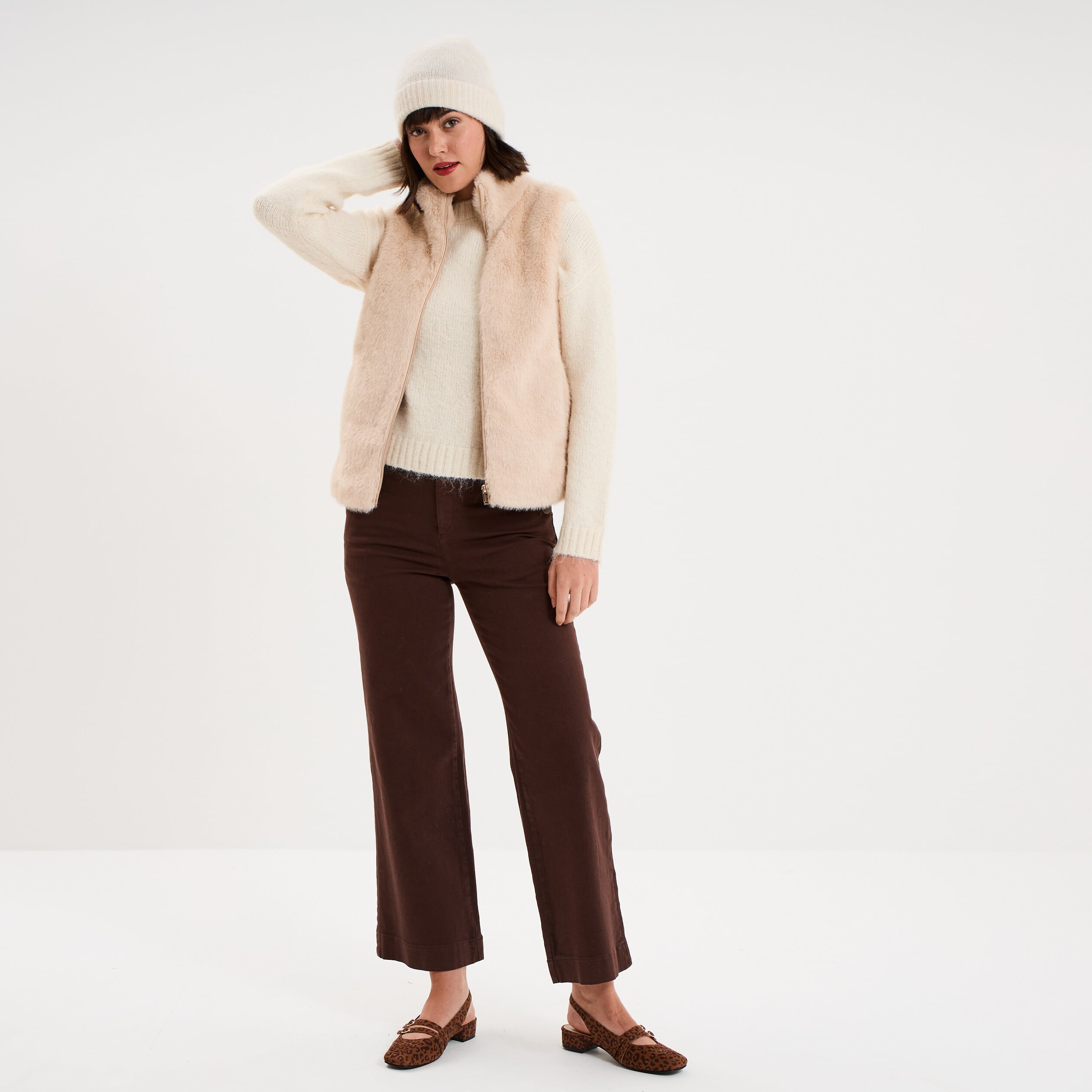 Gilet fausse fourrure col montant zipp&eacute; beige femme