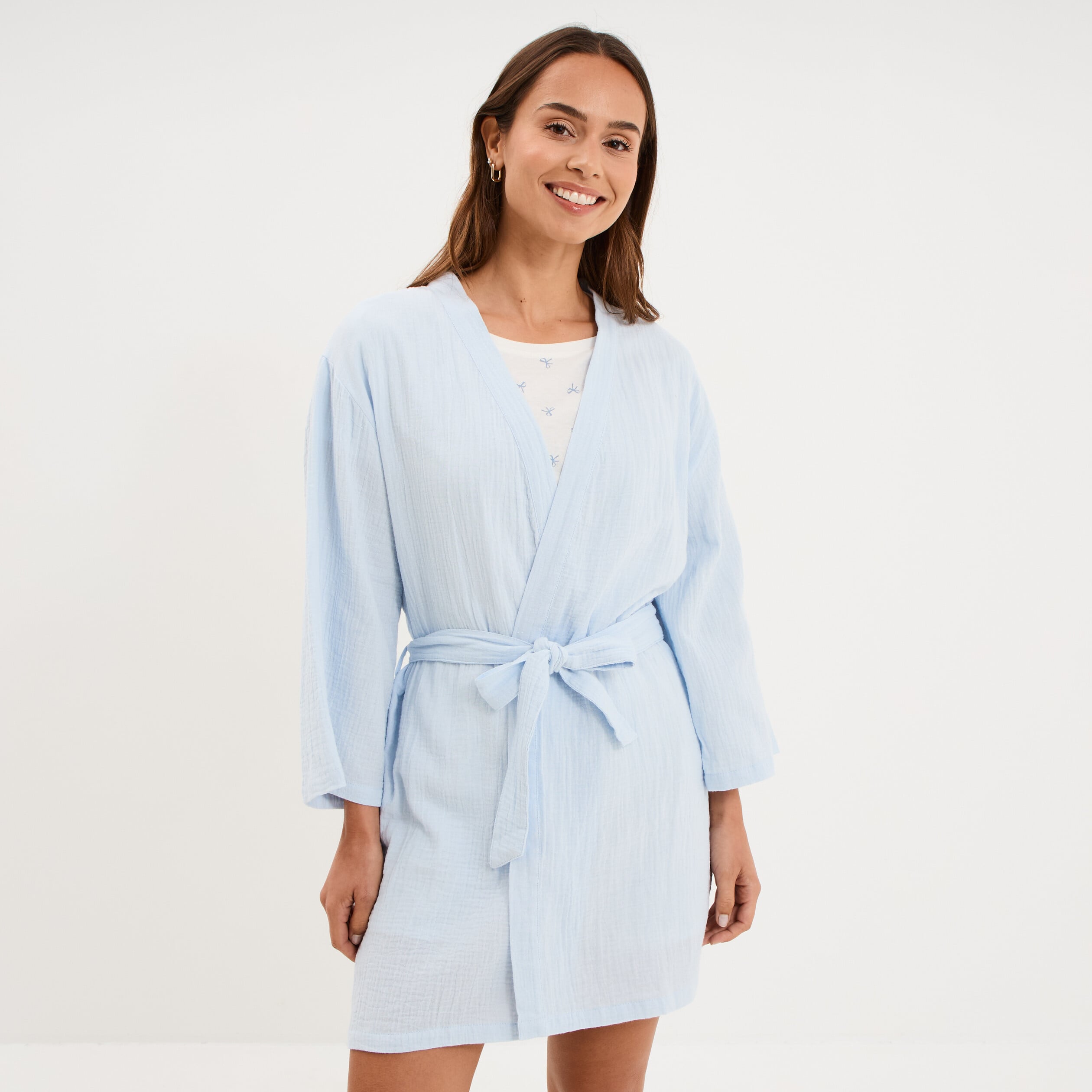 Peignoir court ceintur&eacute; gaze de coton bleu ciel femme