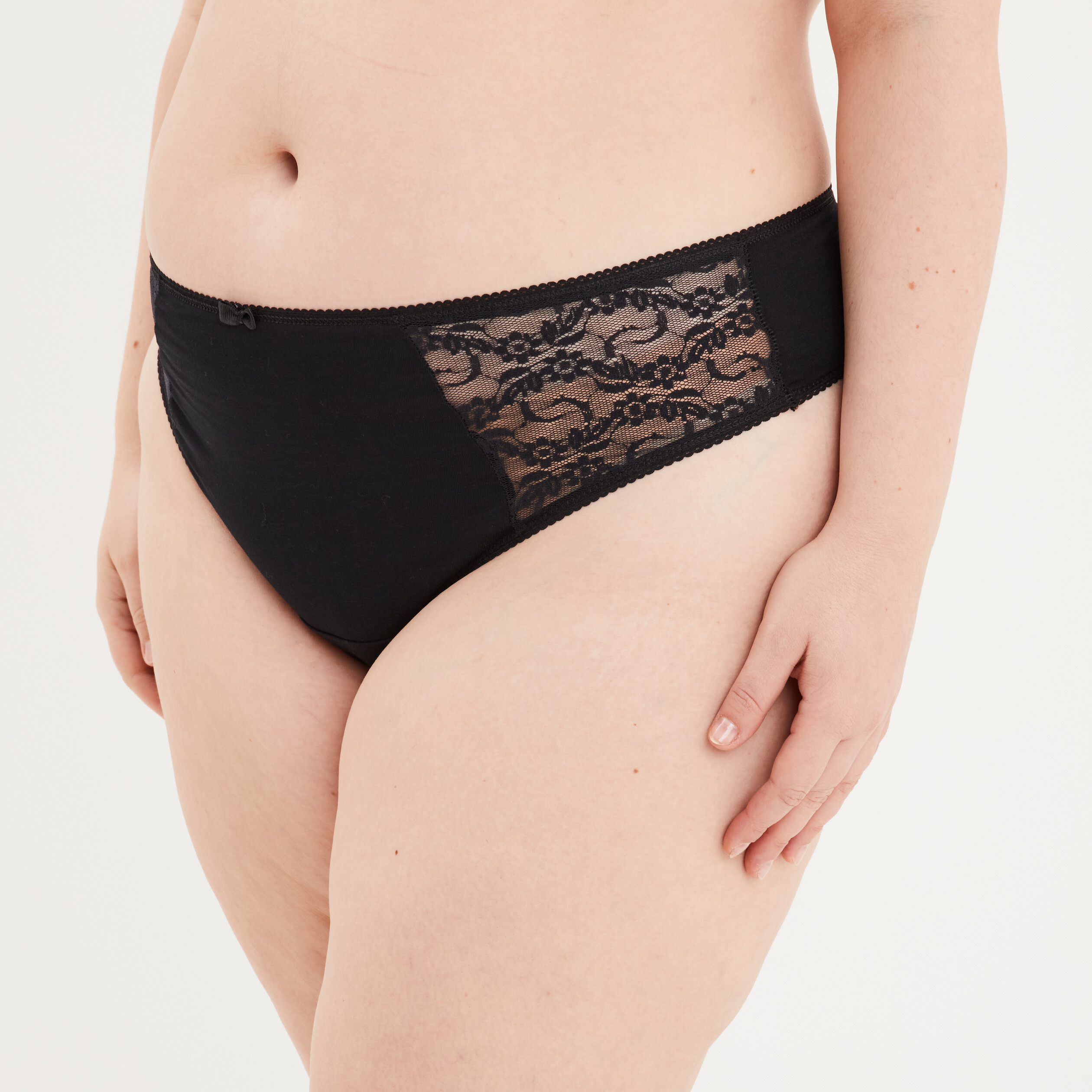 String dentelle coton noir femme grande taille