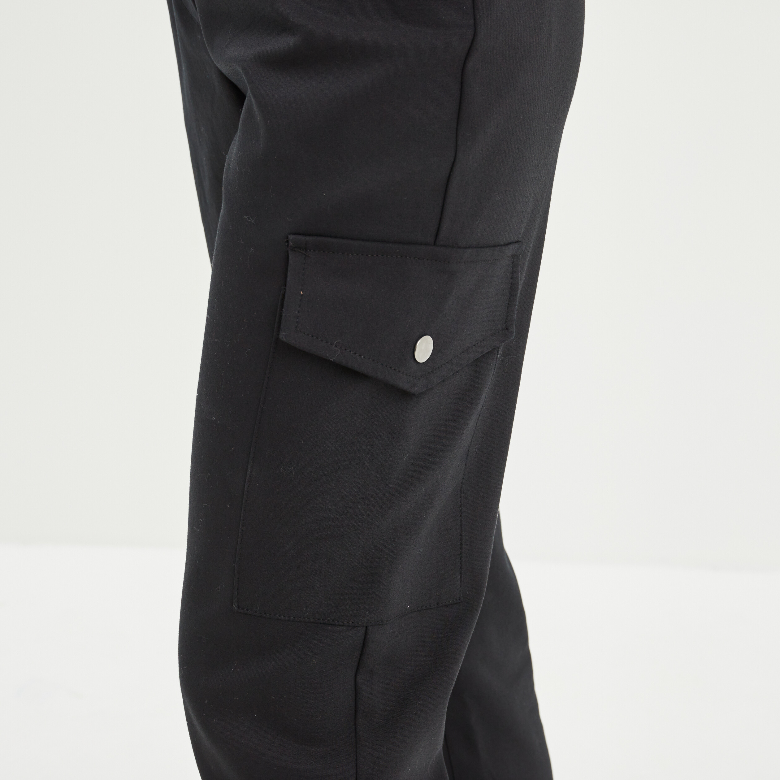 pantalon cargo 2 poches a rabat noir femme Pantalon cargo 2 poches à rabat noir femme