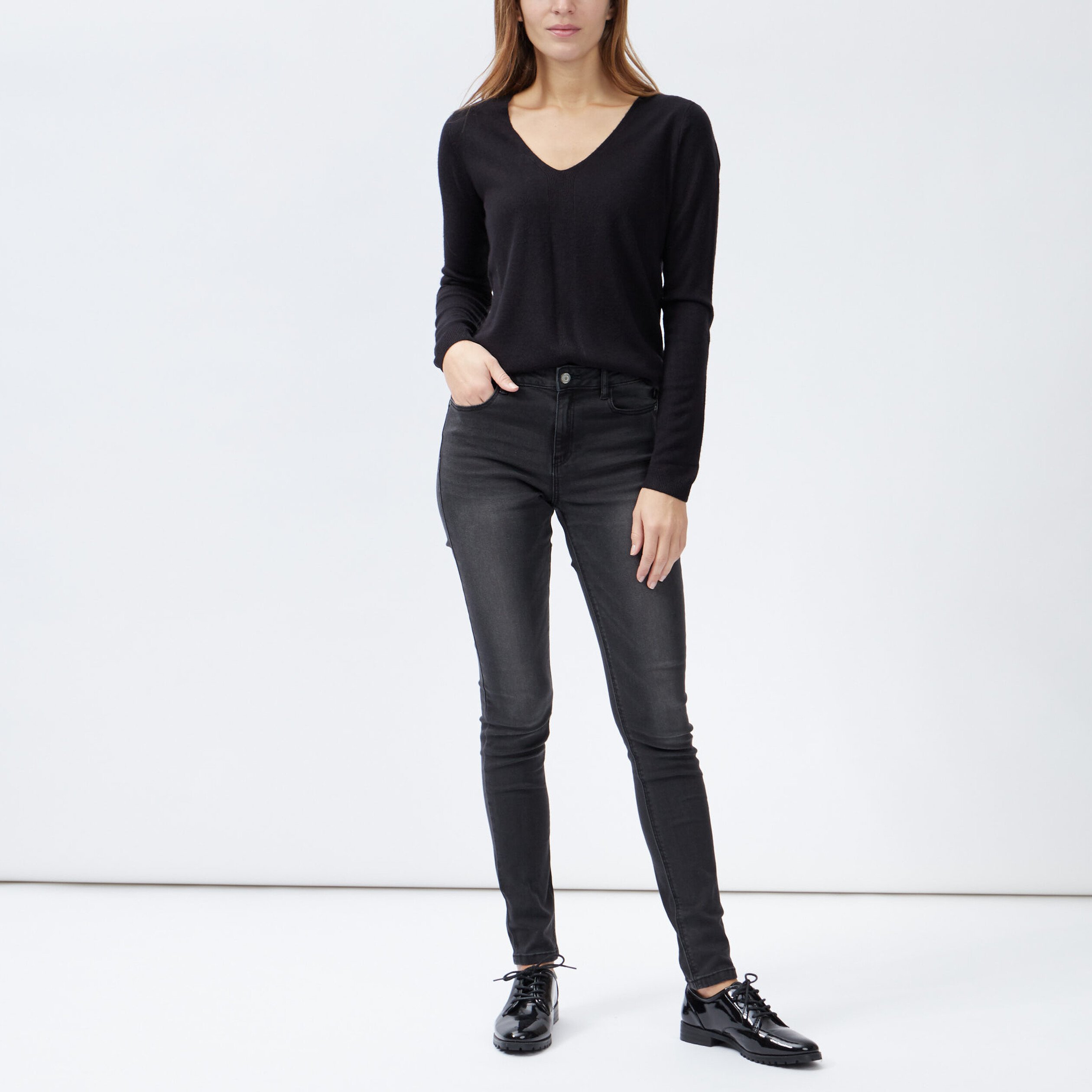 Pull col V manches longues noir femme