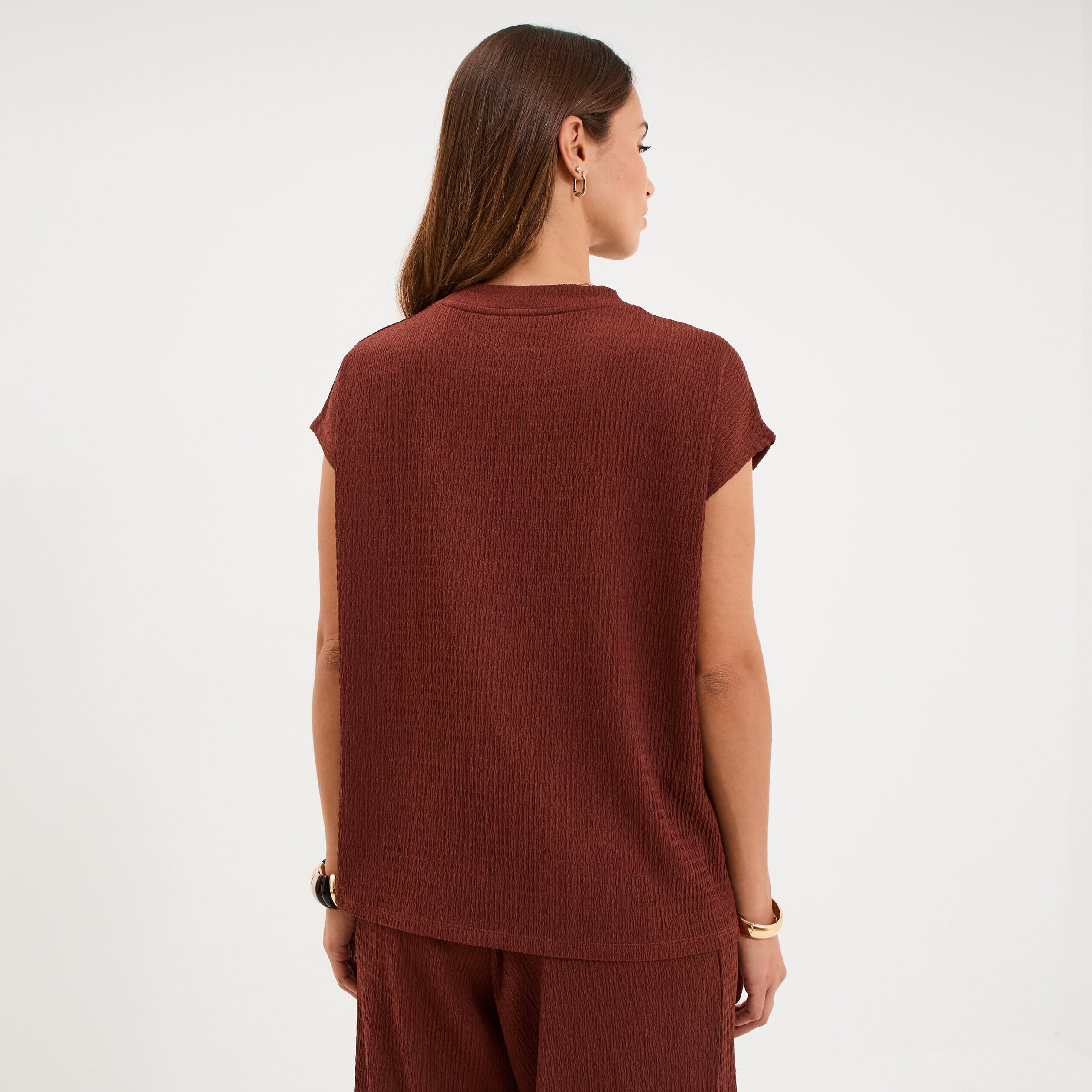 T-shirt gaufr&eacute; col rond avec boutons bordeaux femme