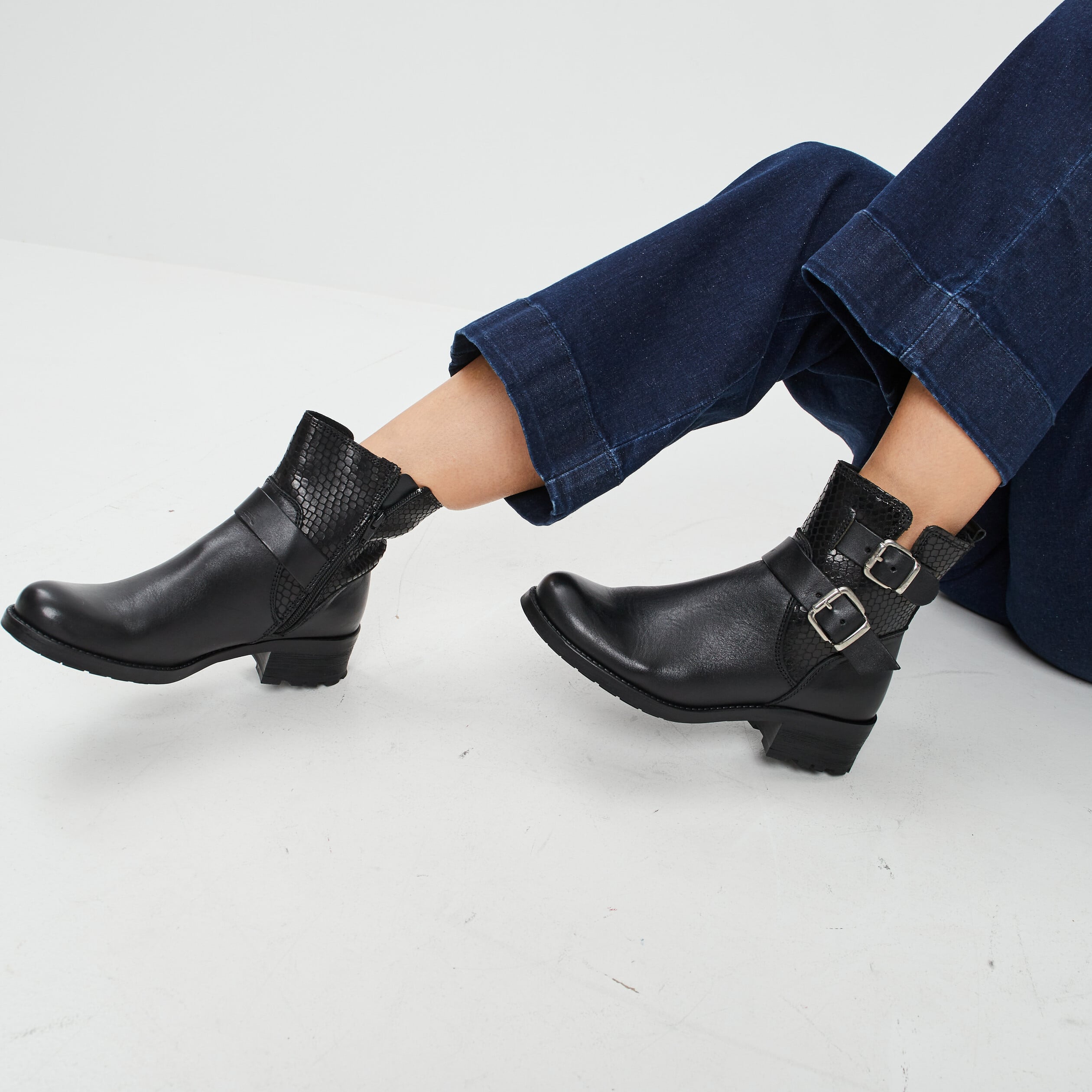Bottines en cuir semelle crant&eacute;e noir femme