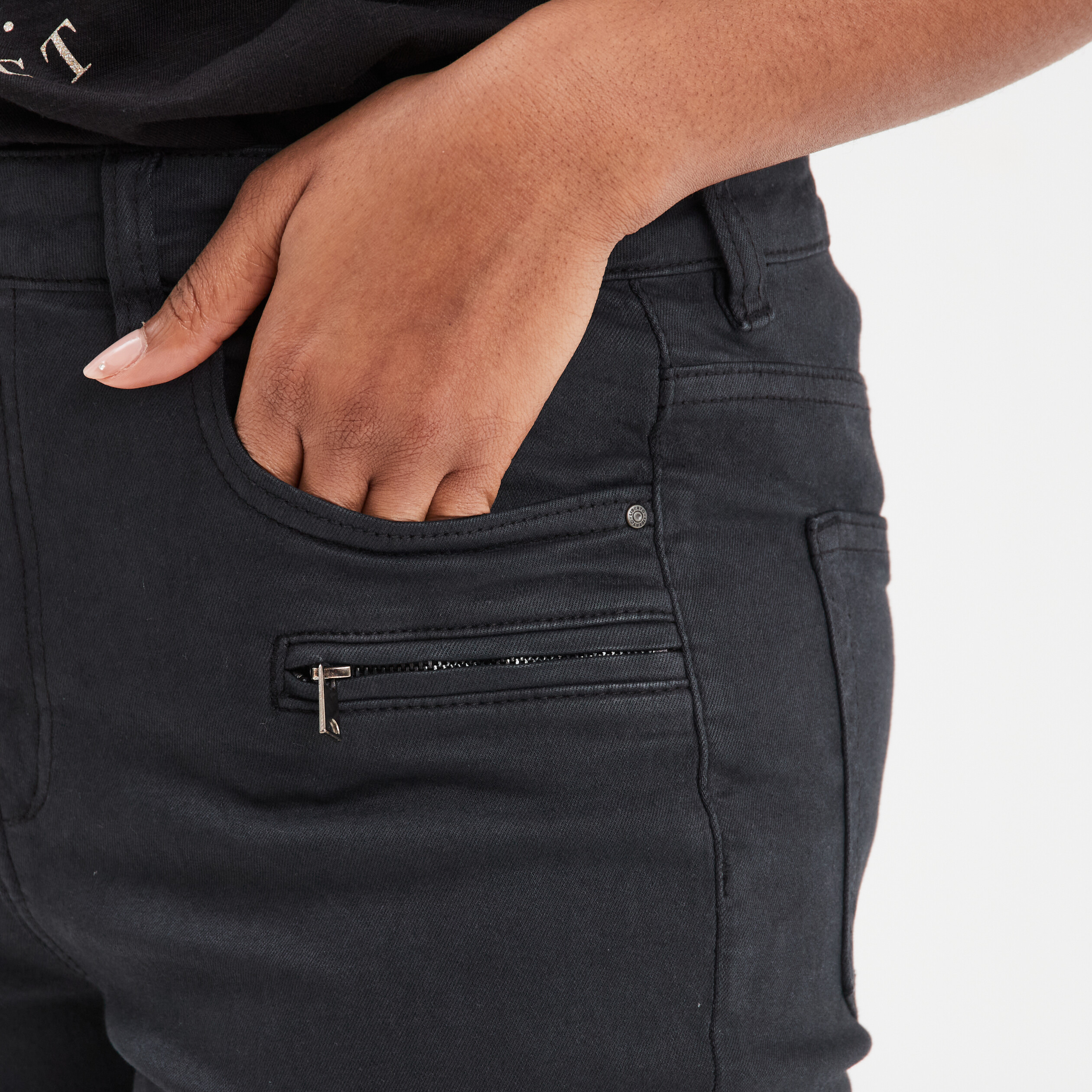 Pantacourt slim details zippes Liberto noir femme