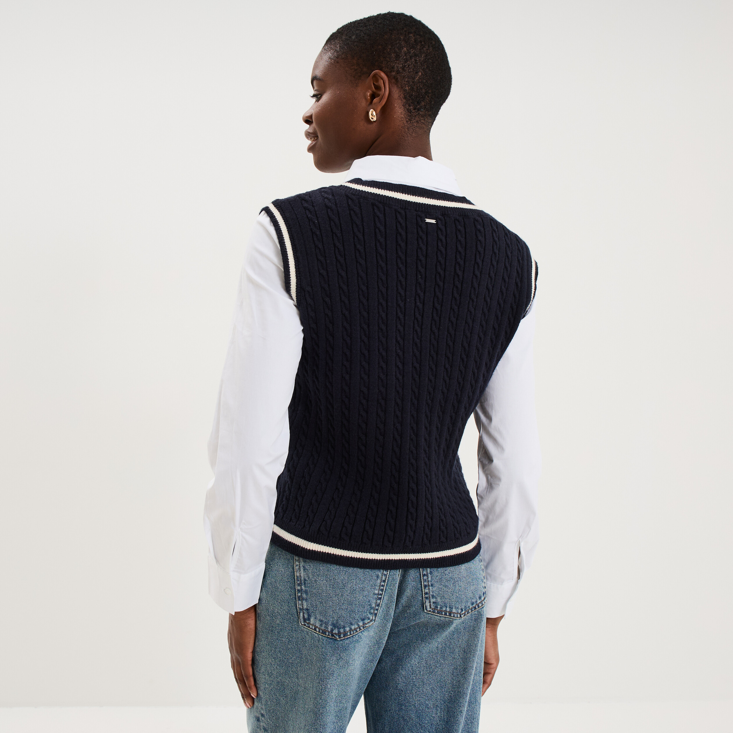 Pull sans manches col en V torsades bleu marine femme