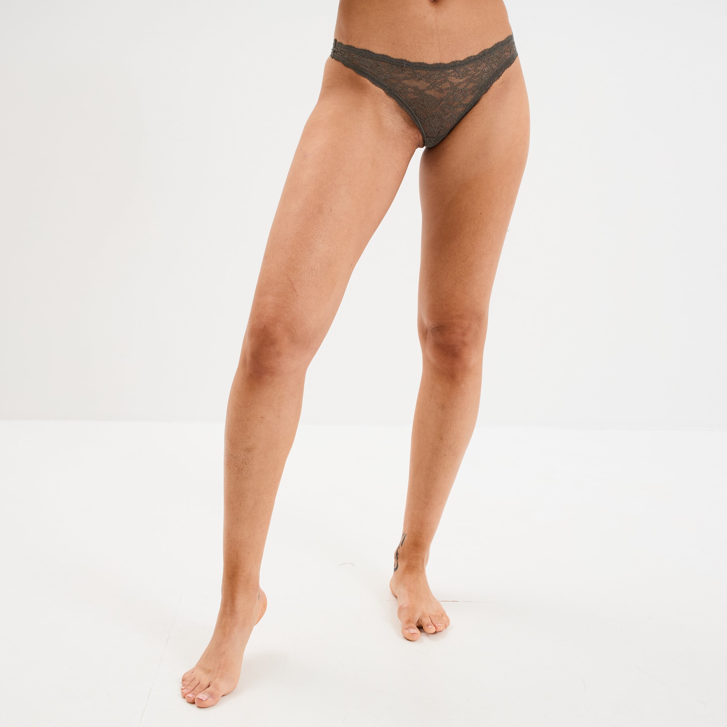 Tanga en dentelle doublure coton vert kaki femme