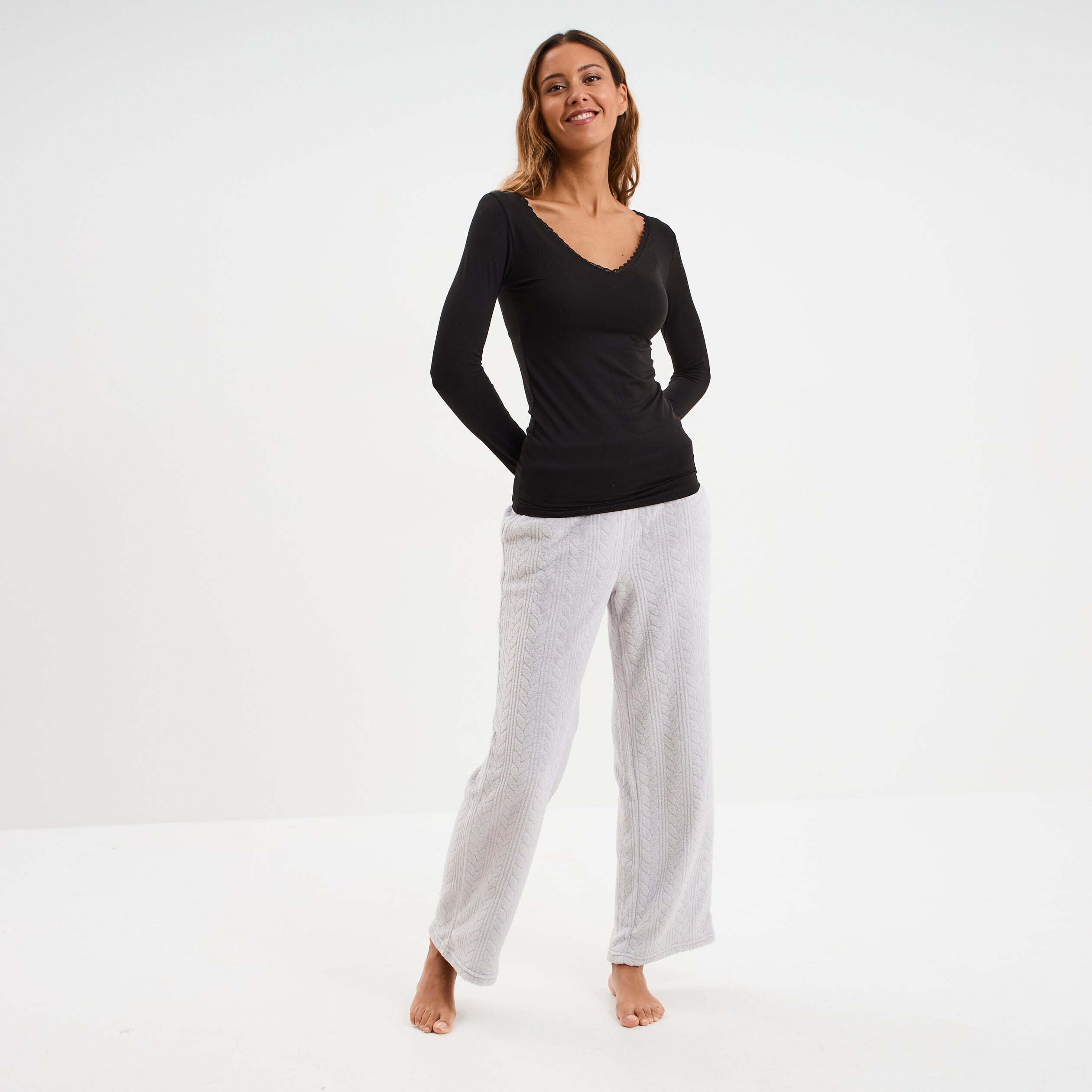 Pantalon effet polaire d&eacute;tails torsades gris clair femme
