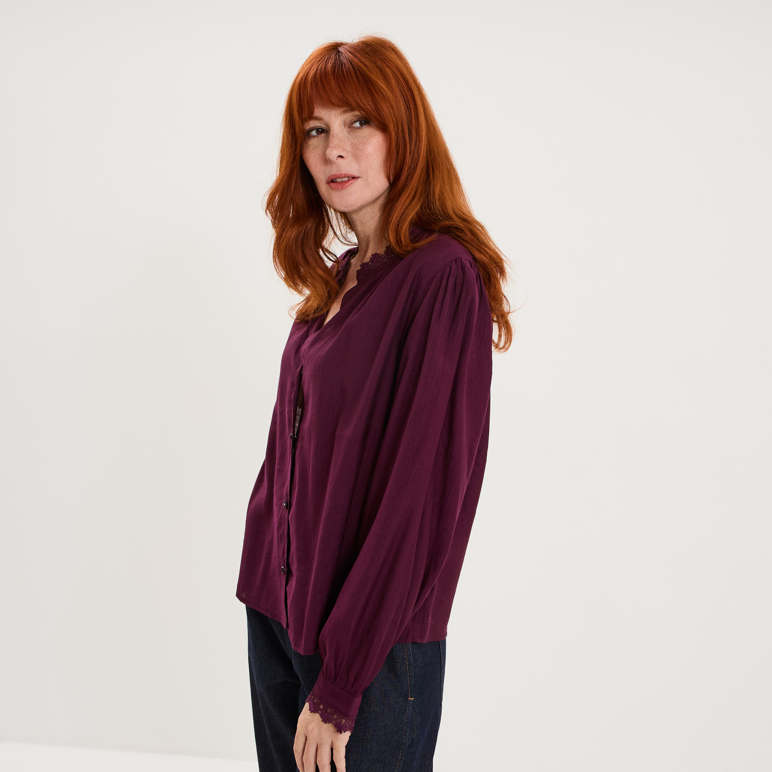 Blouse manches longues col dentelle violet fonc&eacute; femme