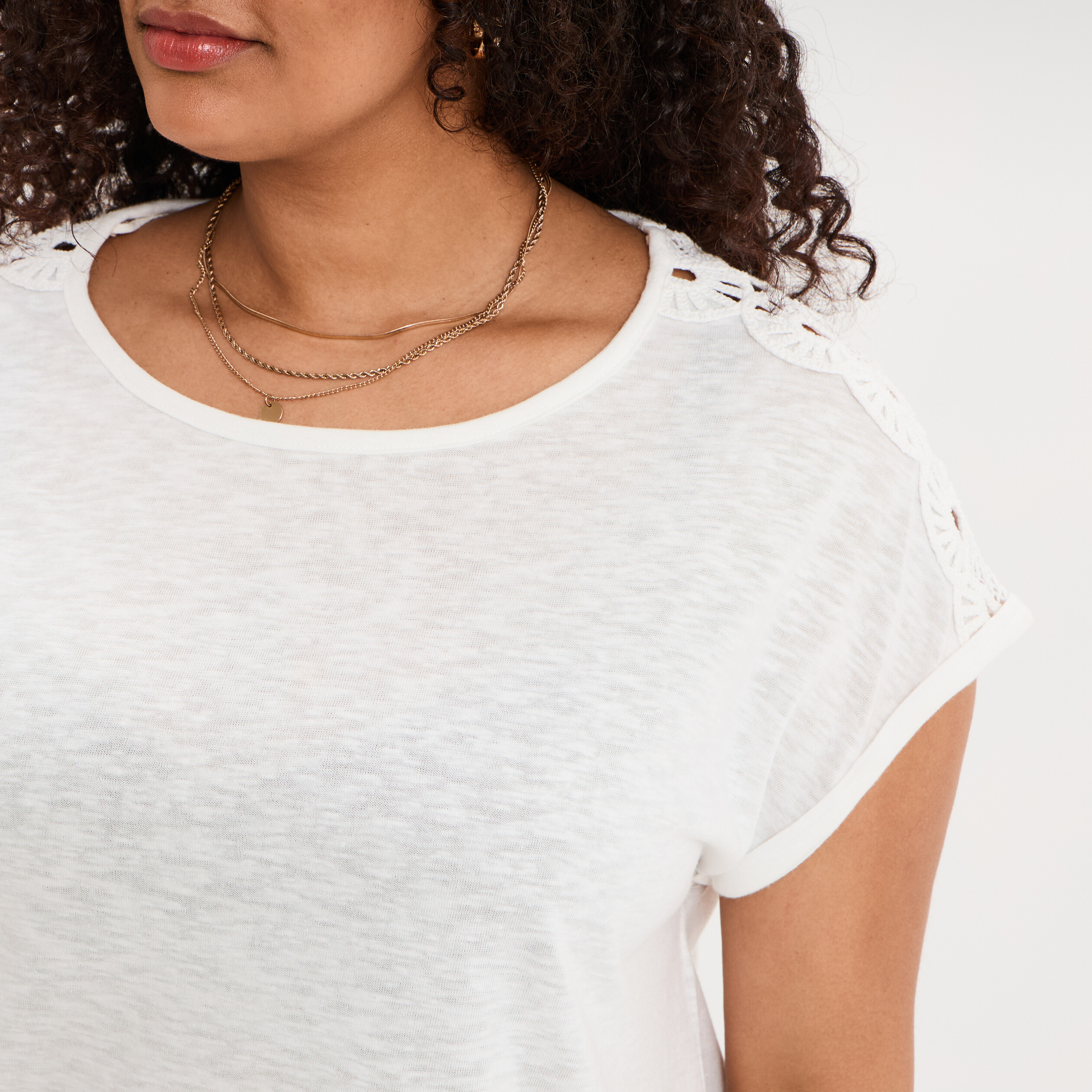 T-shirt &eacute;paules effet macram&eacute; blanc femme grande taille