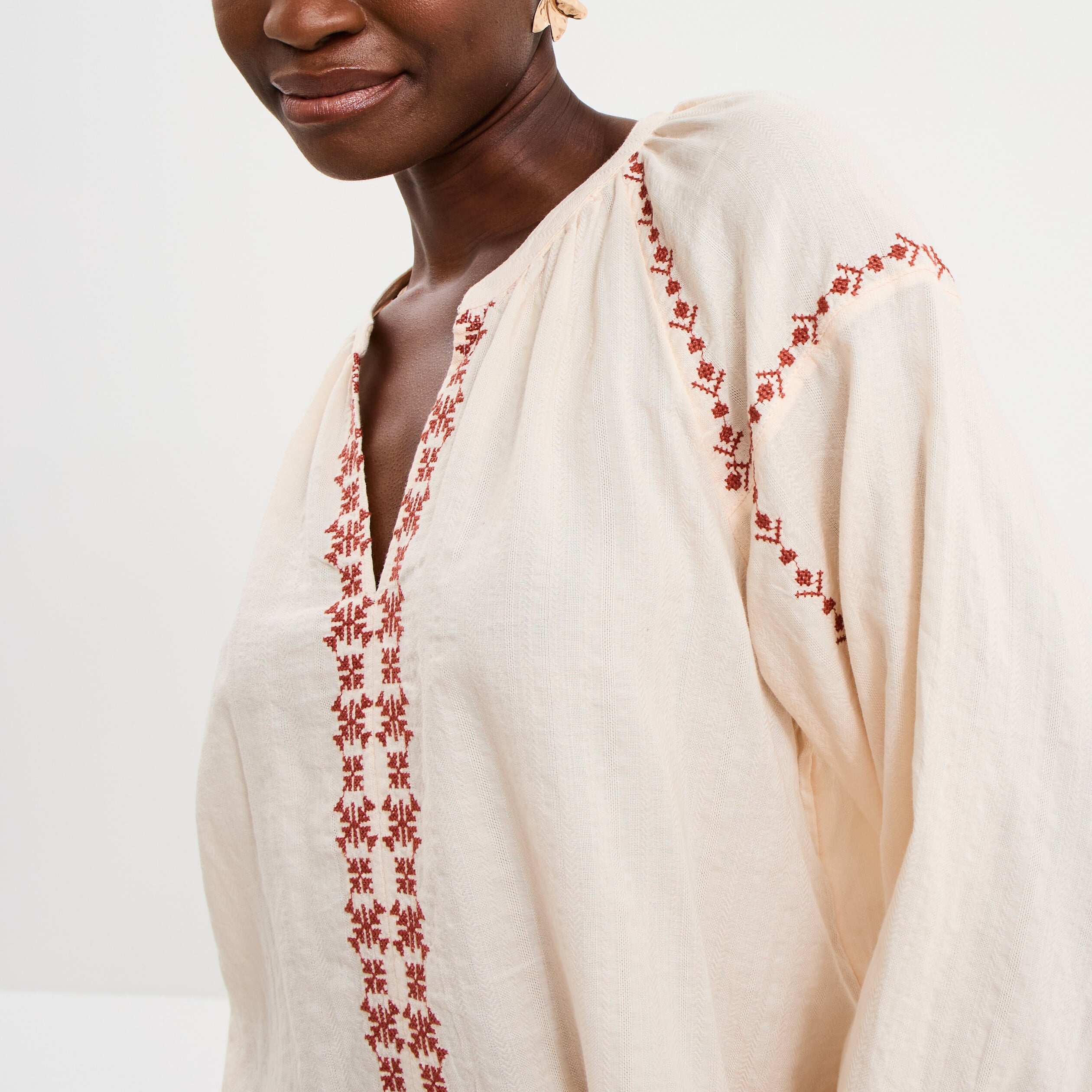 Blouse brod&eacute;e manches longues coton beige femme