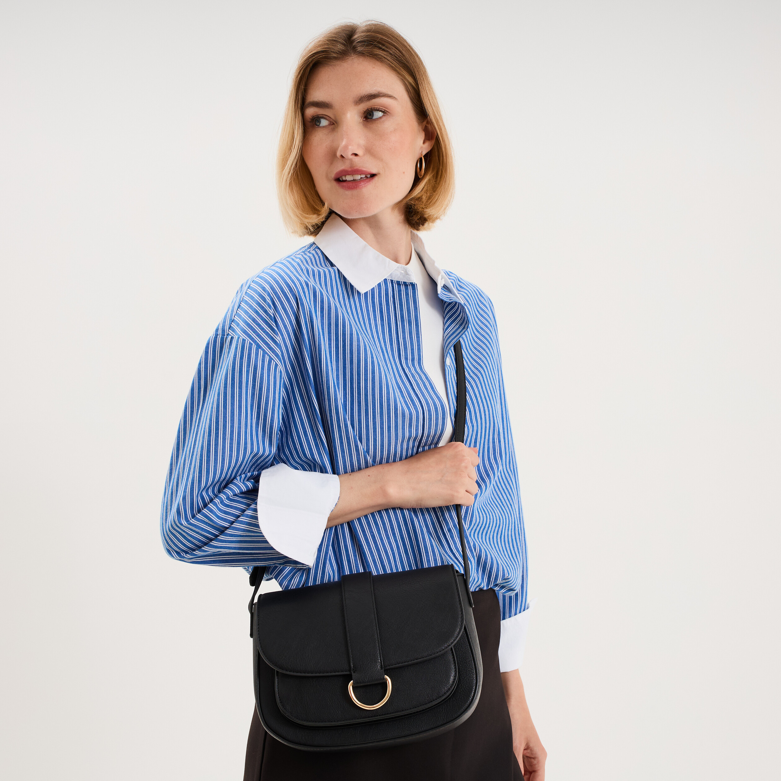Sac besace en bandouli&egrave;re noir femme