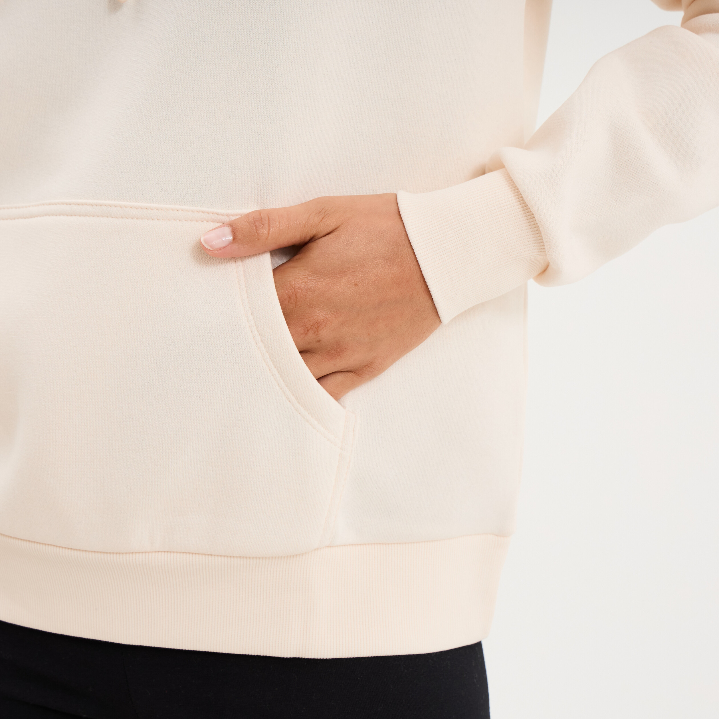 10 sweats à capuche femme tendance pour l'automne / hiver 2021 - 2022