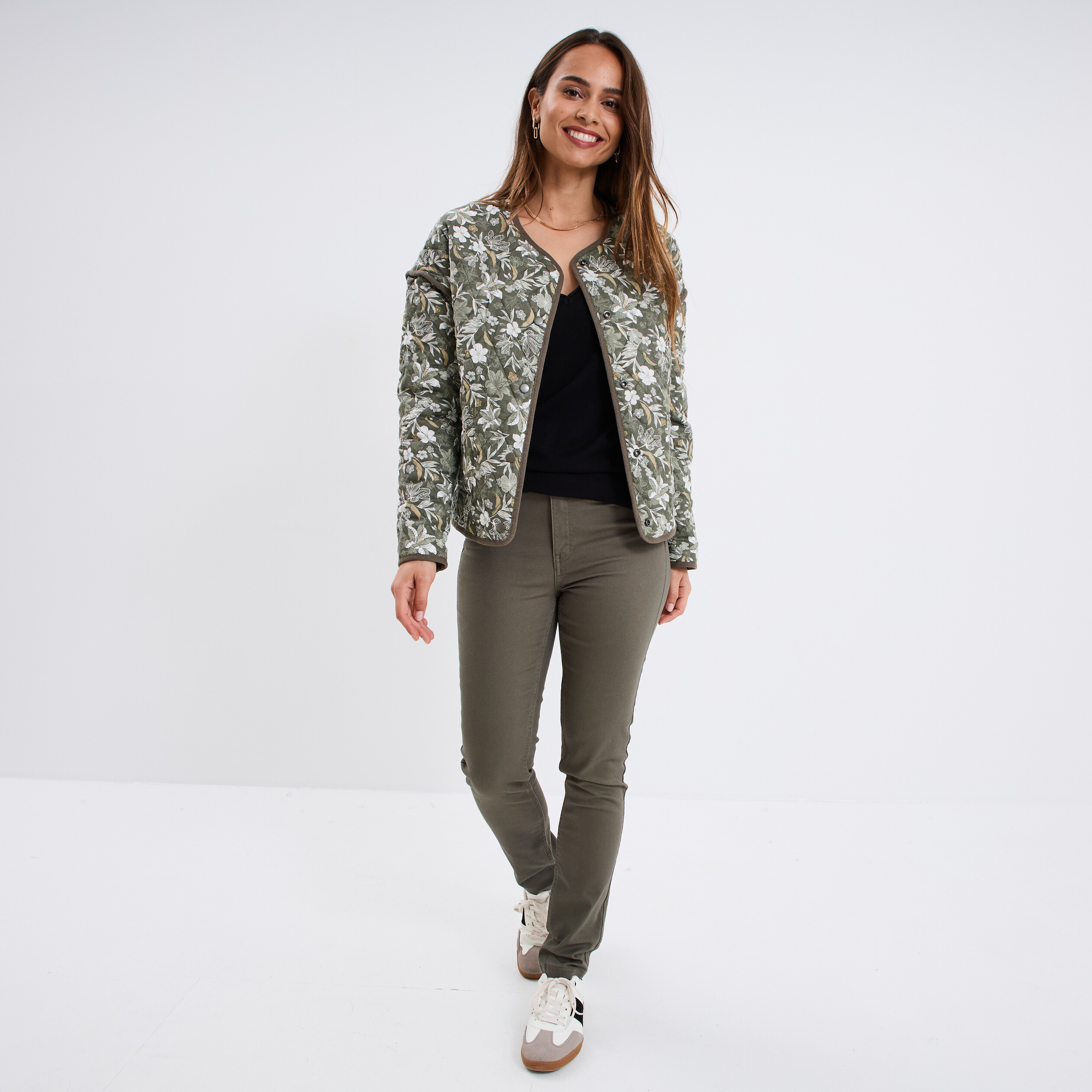 pull ajuste avec col en v noir femme Pull ajusté avec col en V noir femme