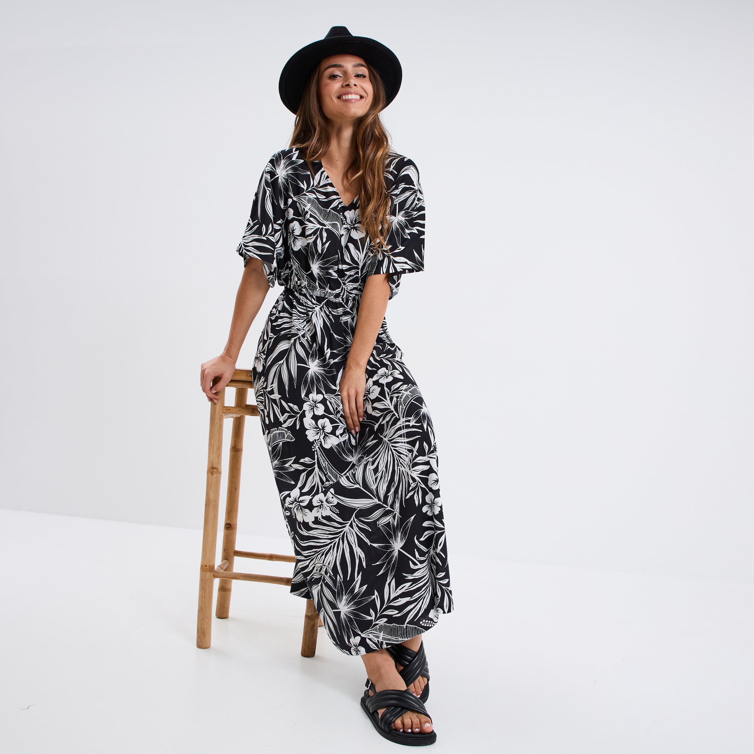 Robe longue col en V manches courtes noir femme