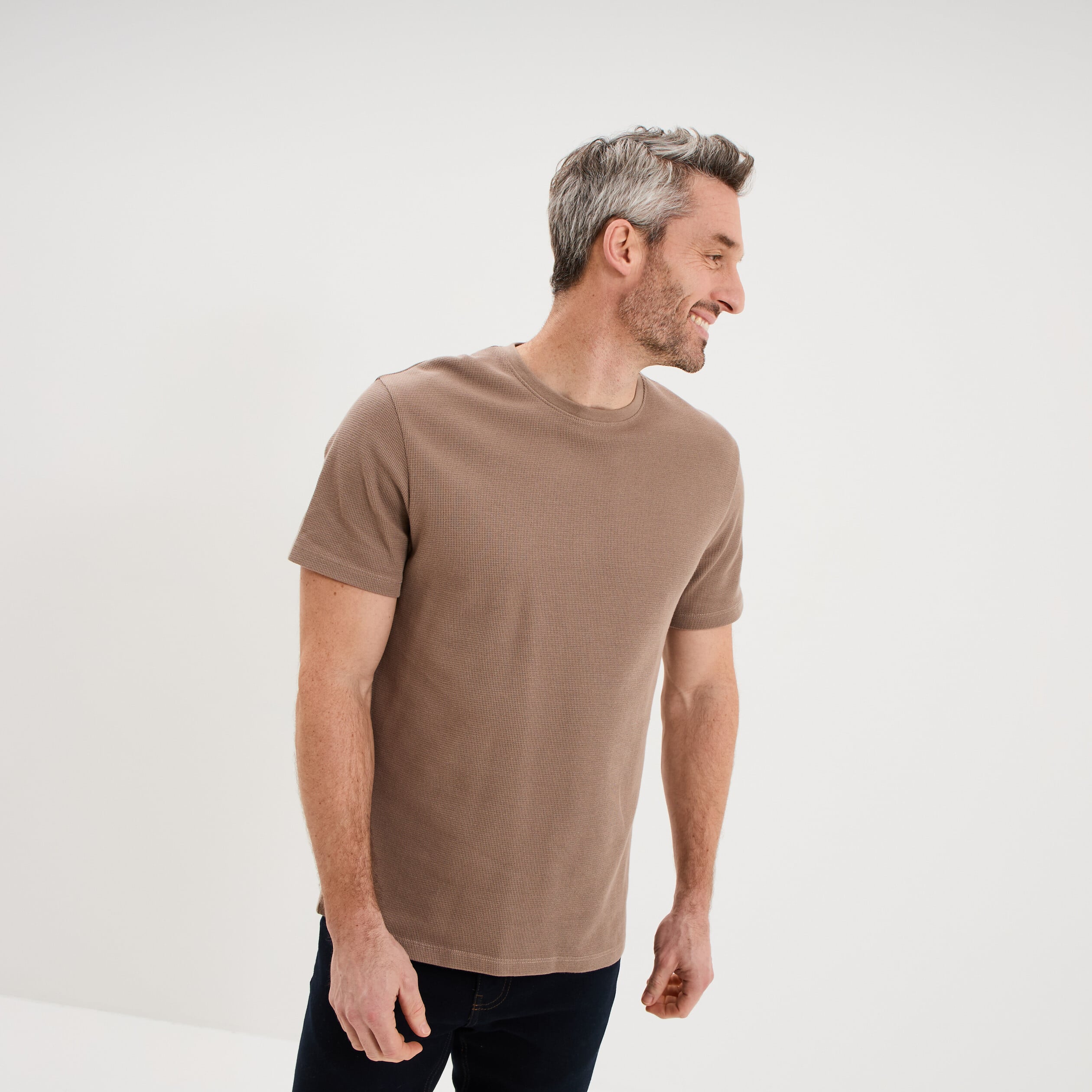 T-shirt textur&eacute; droit col rond coton marron homme