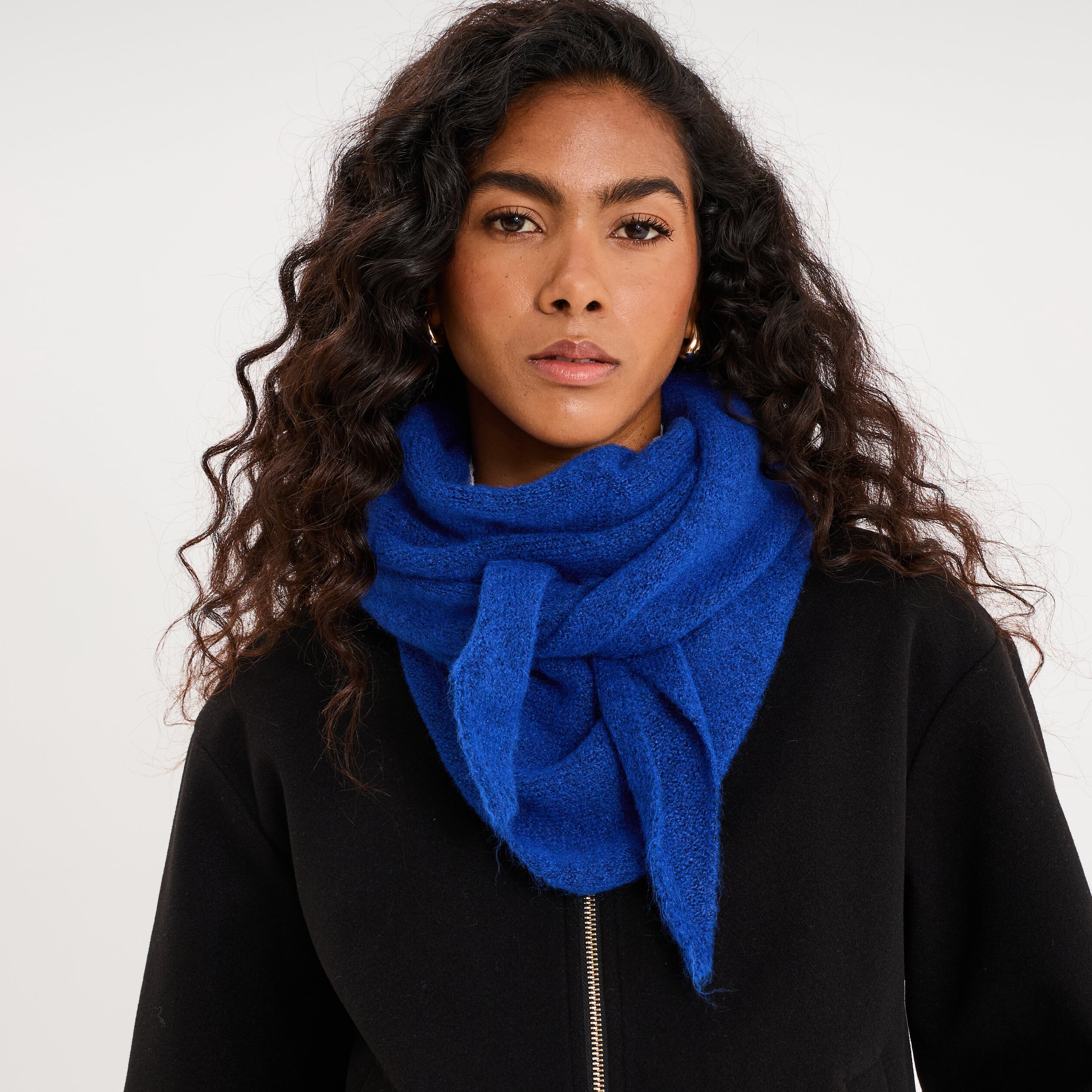 &Eacute;charpe triangulaire en maille douce bleu roi femme