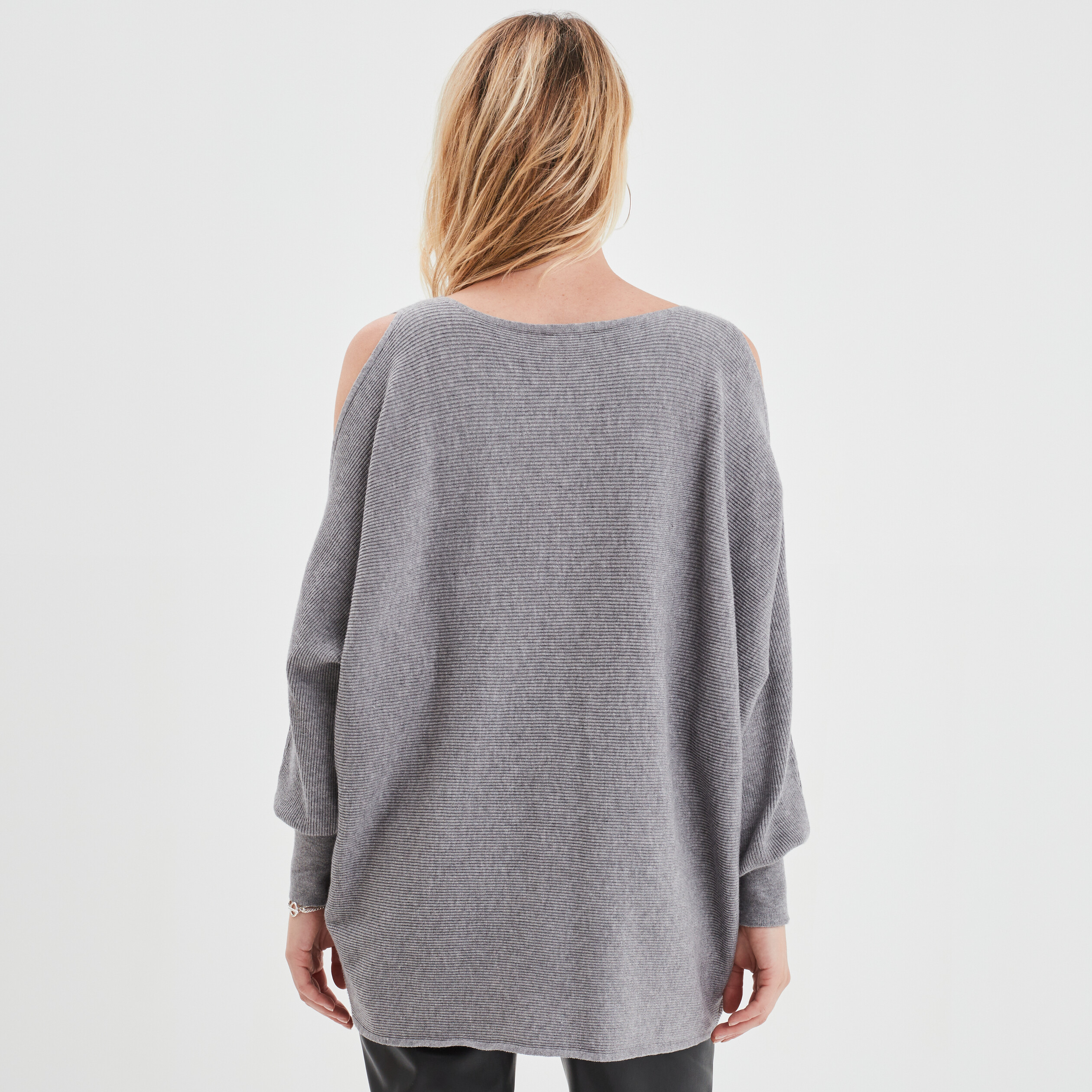 Pull perles et strass au col gris clair femme