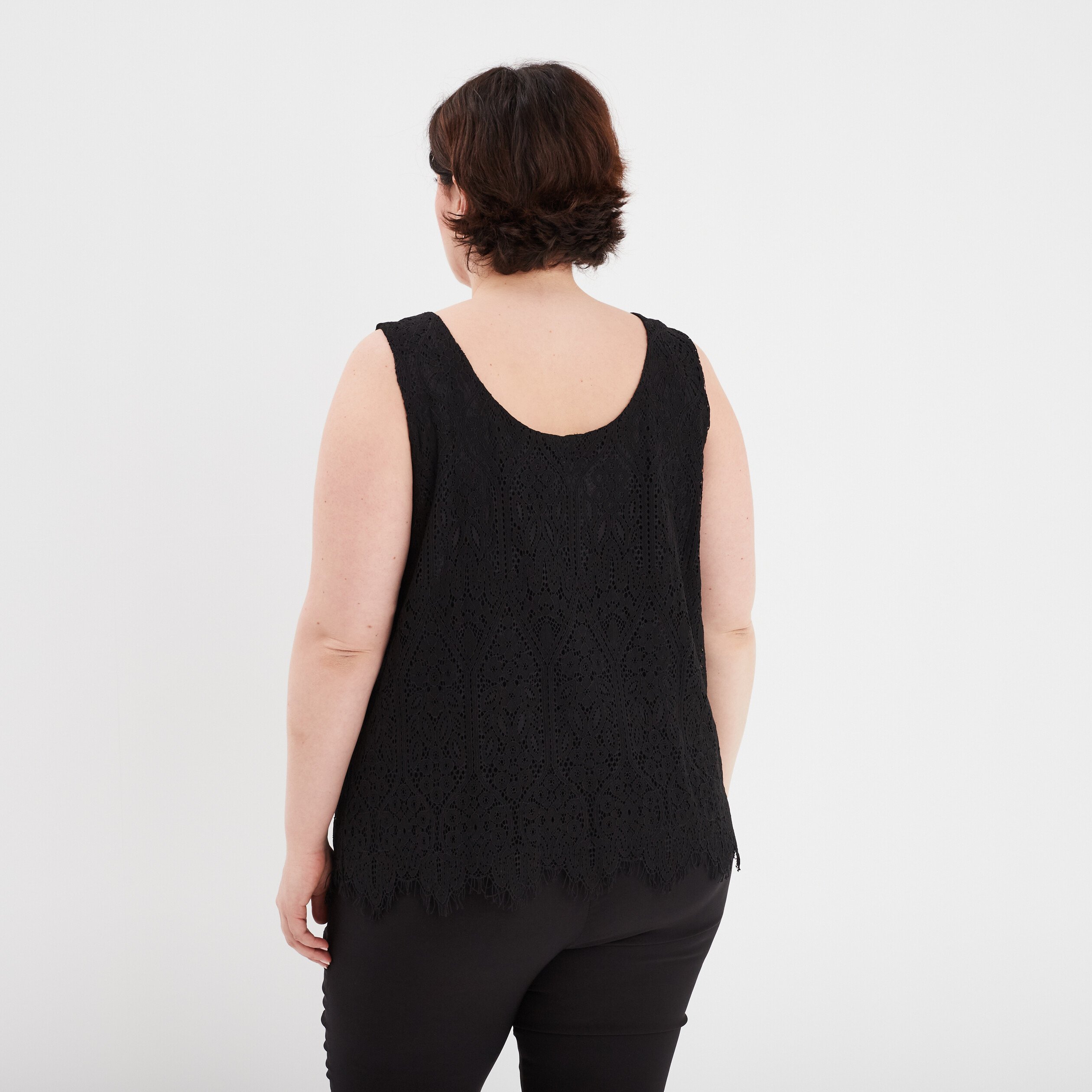 debardeur col v avec bijoux noir femmegt Débardeur col V avec bijoux noir femme grande taille