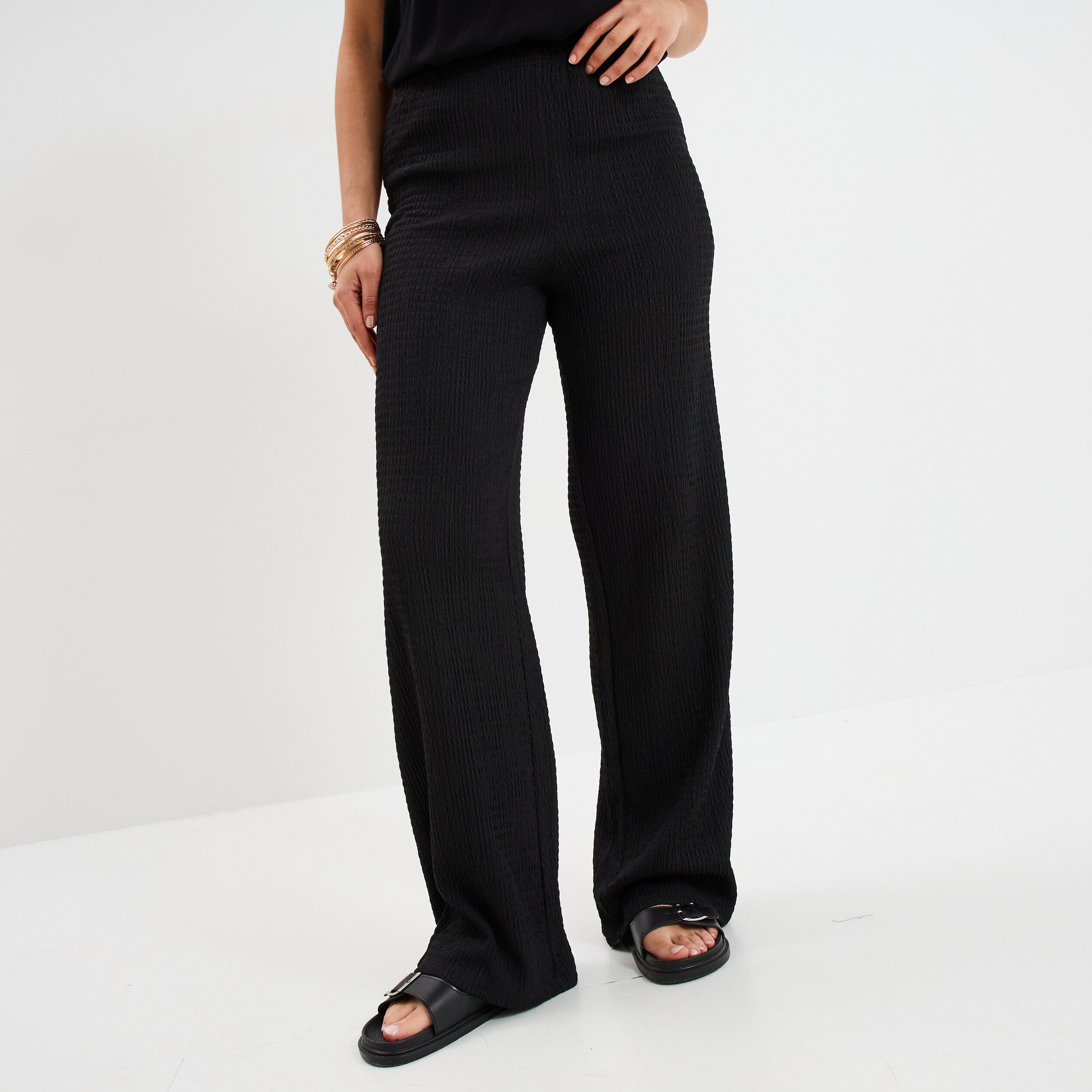 pantalon effet gaufre taille elastiquee noir femme Pantalon effet gaufré taille élastiquée noir femme