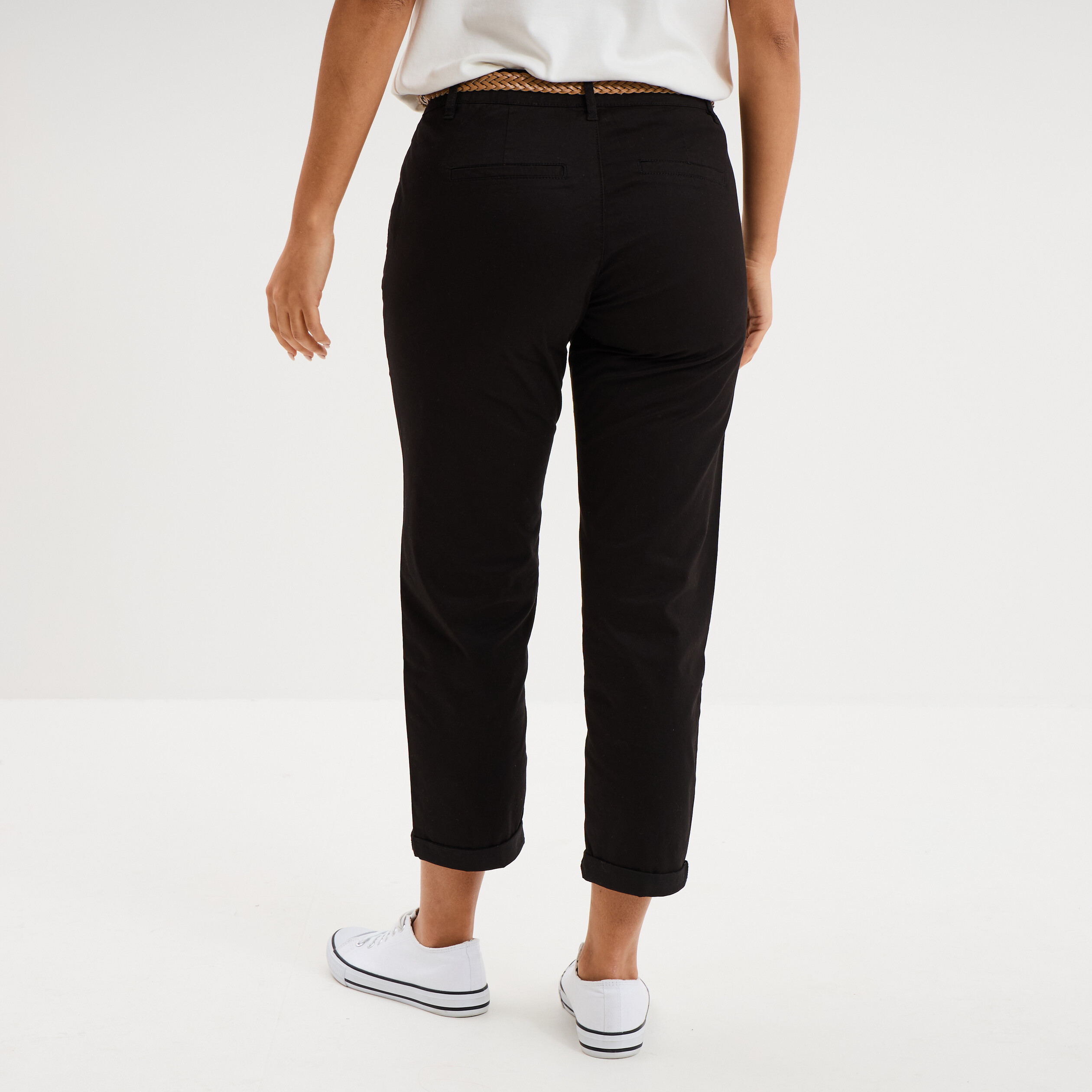 Pantalon chino 7/8&egrave;me ceinture tress&eacute;e noir femme