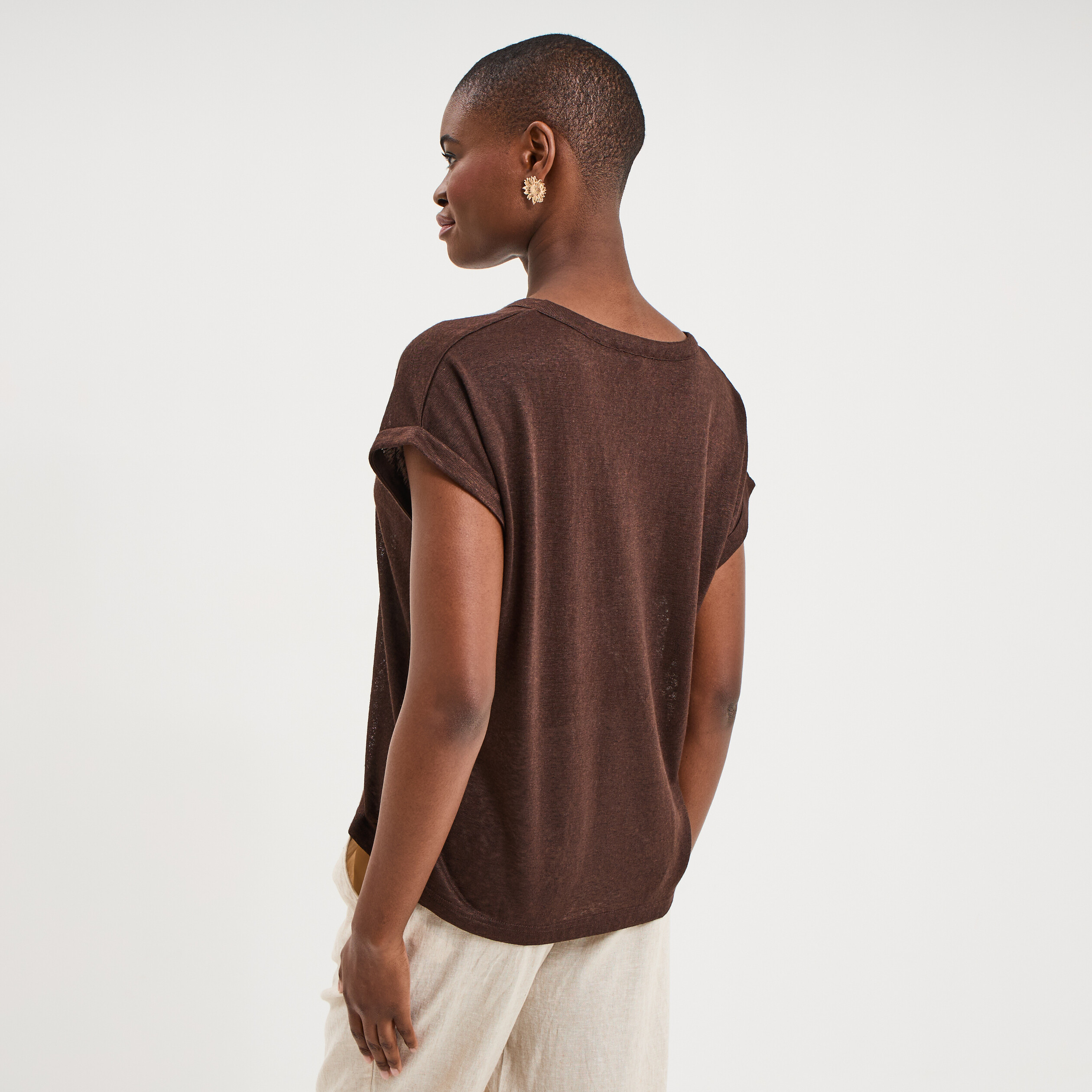 T-shirt col tunisien manches courtes marron fonc&eacute; femme