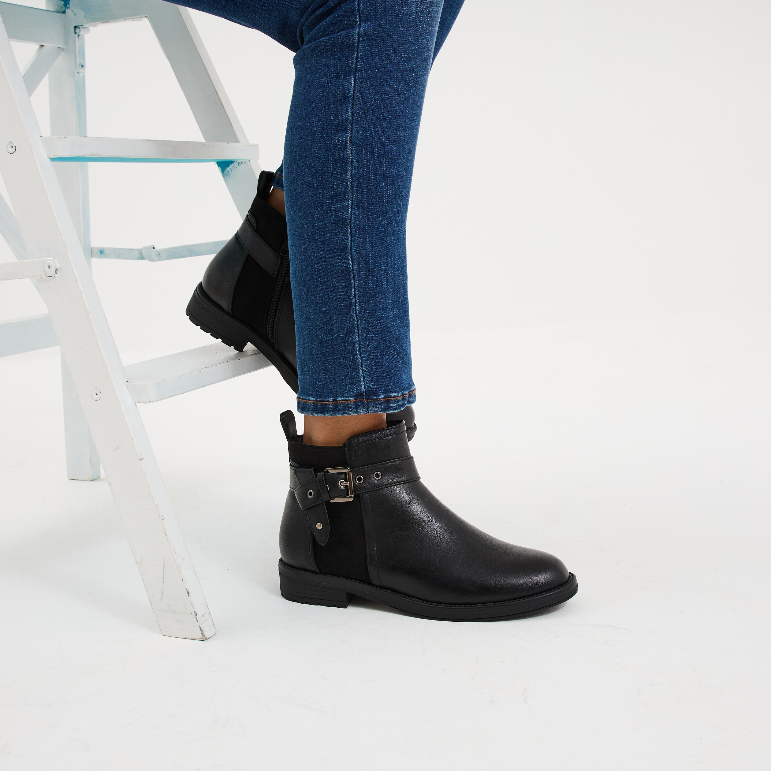 Bottines avec boucles et talons noir femme