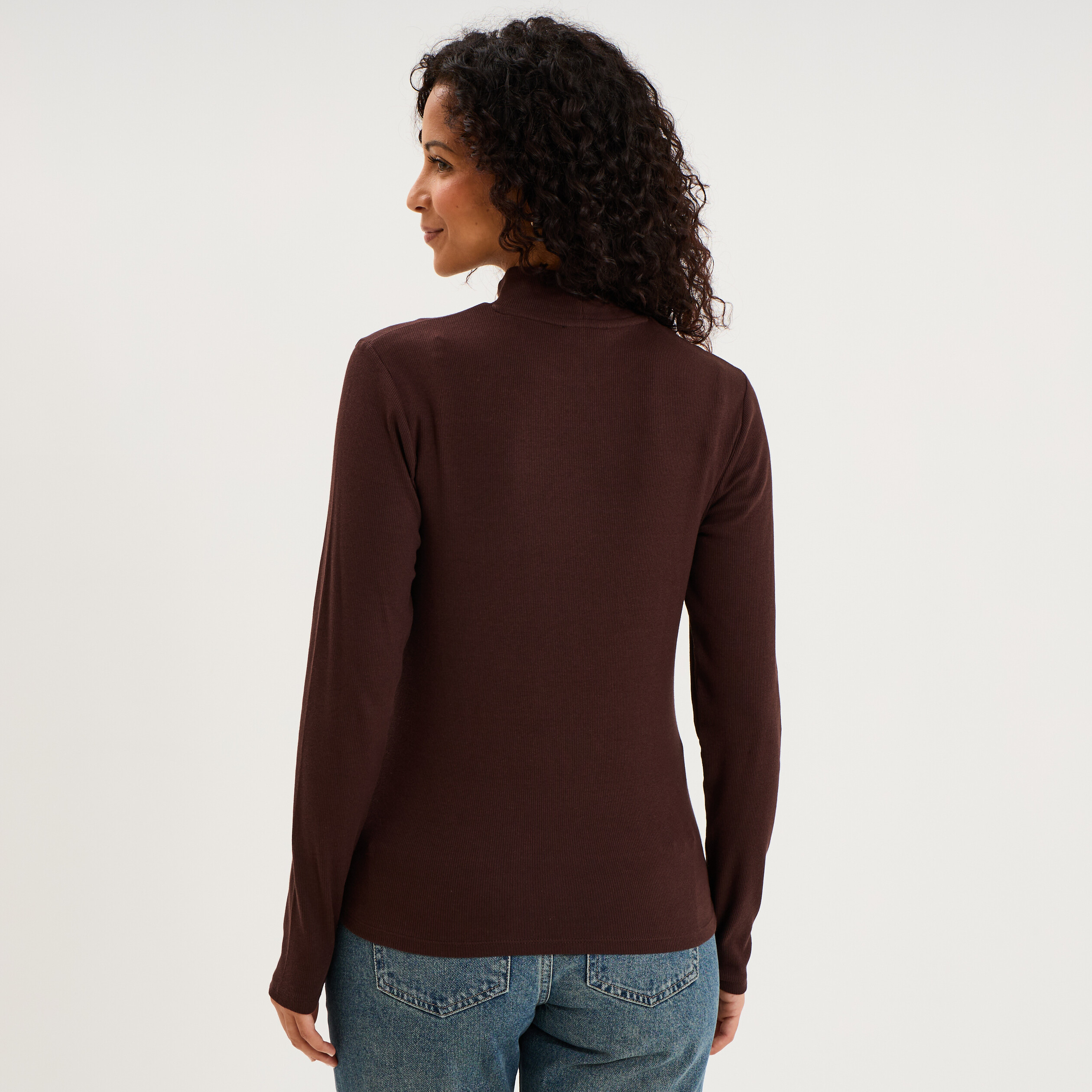 T-shirt ajust&eacute; col montant marron fonc&eacute; femme