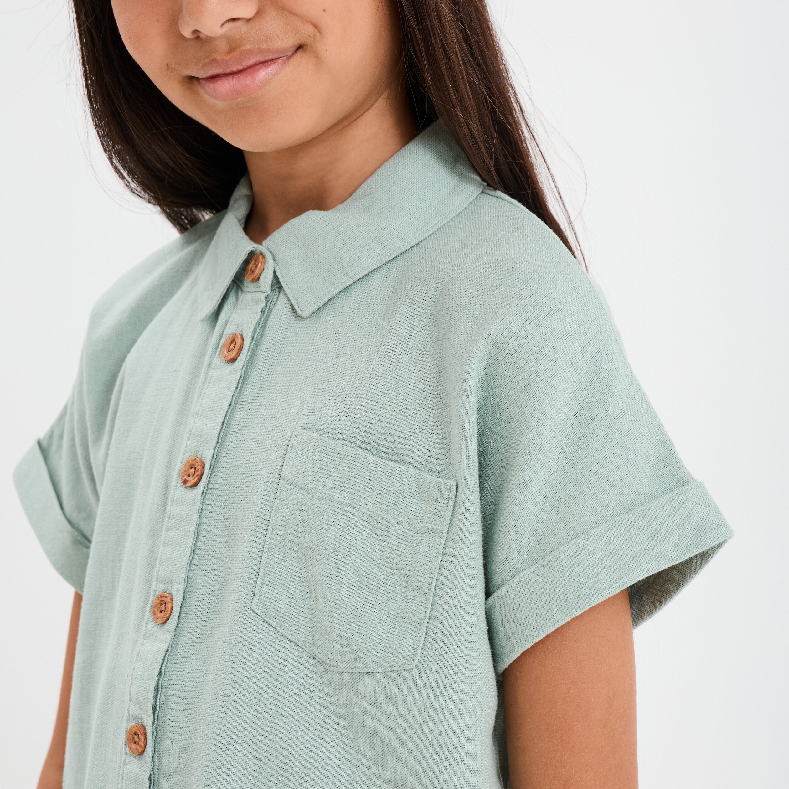 chemise nouee manches courtes en lin vert pastel fille Chemise nouée manches courtes en lin vert pastel fille