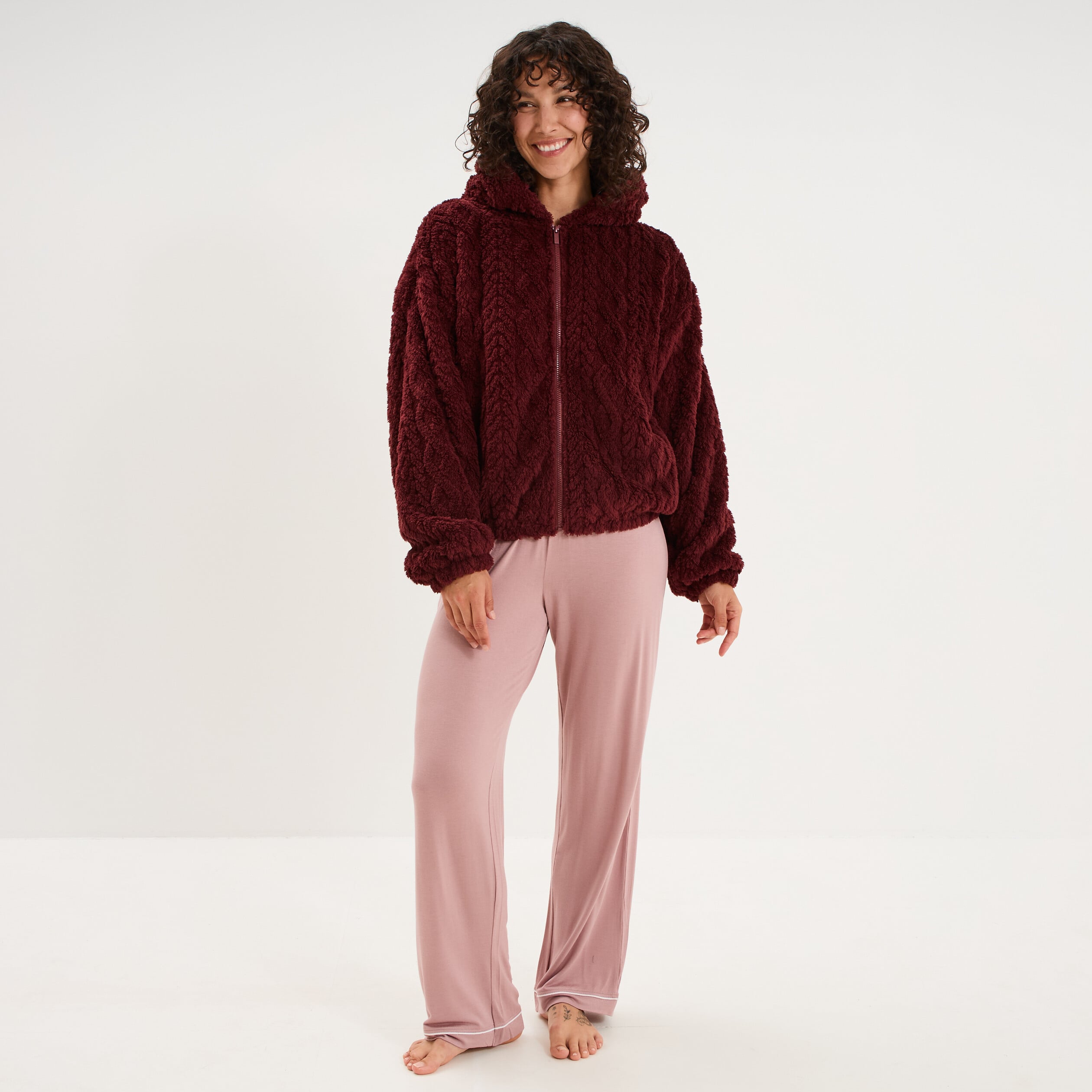 Veste fausse fourrure &agrave; capuche prune femme