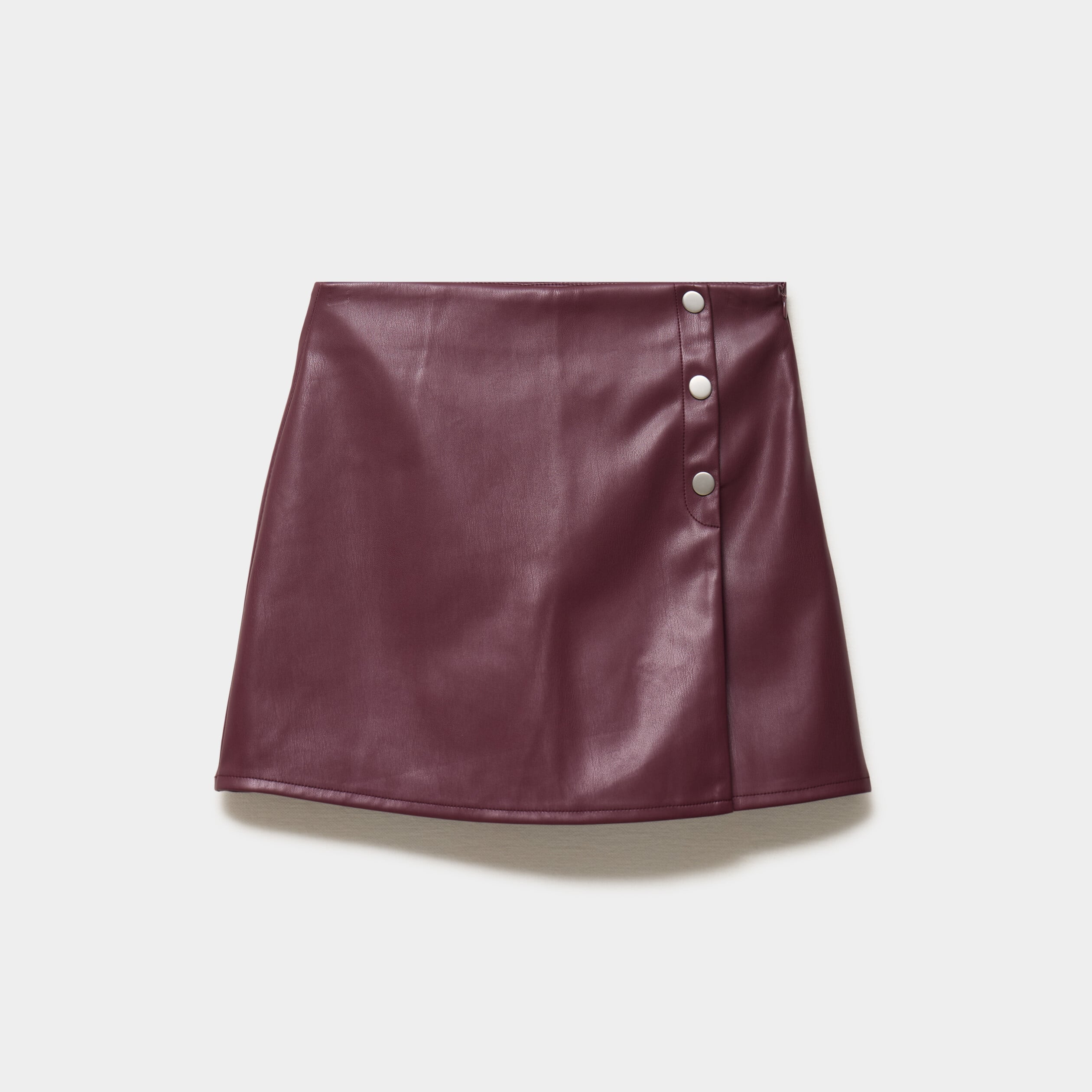 Jupe-short courte simili cuir &agrave; boutons violet fonc&eacute; femme