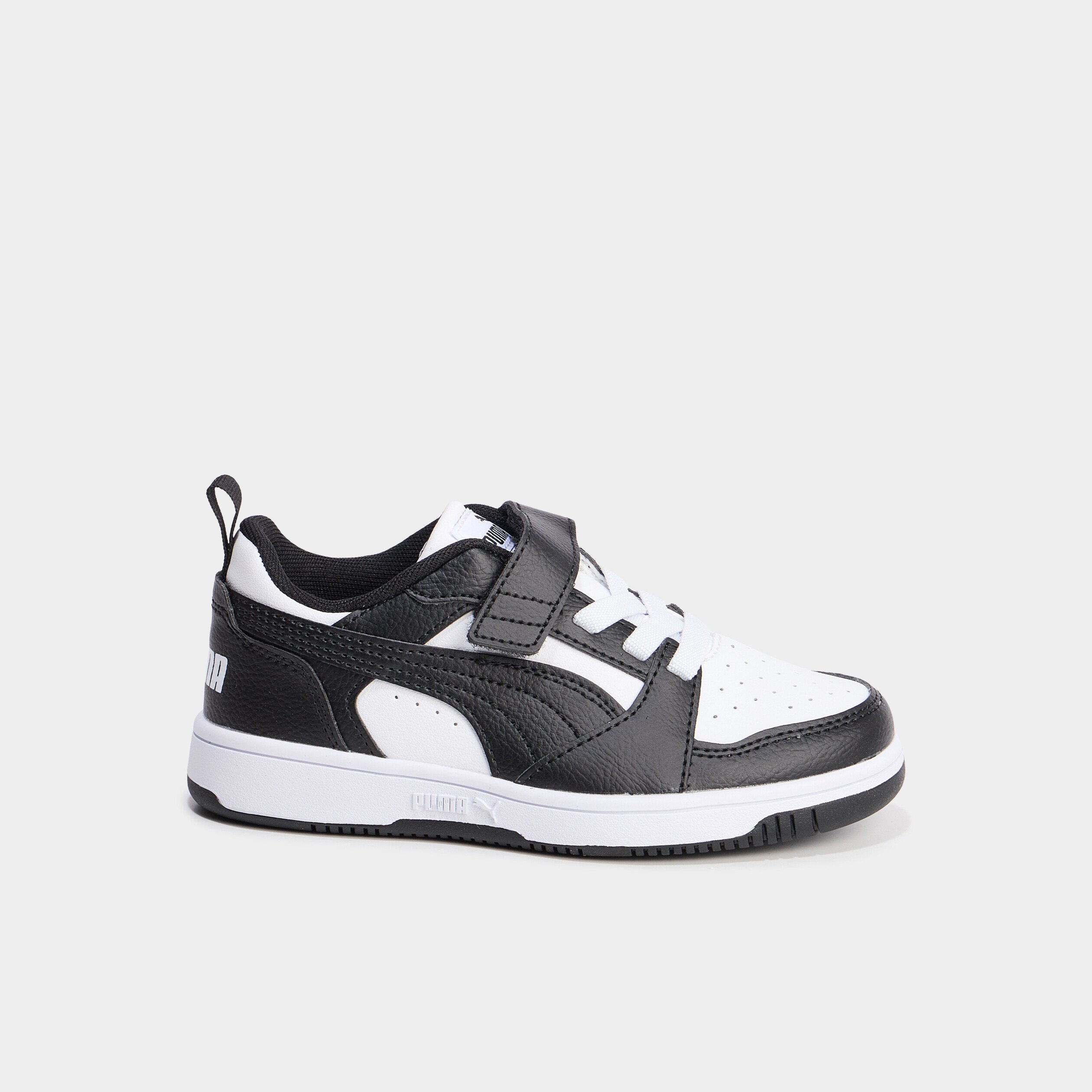 tennis basses a lacets puma v6 noir garcon Tennis basses à lacets Puma V6 noir garçon