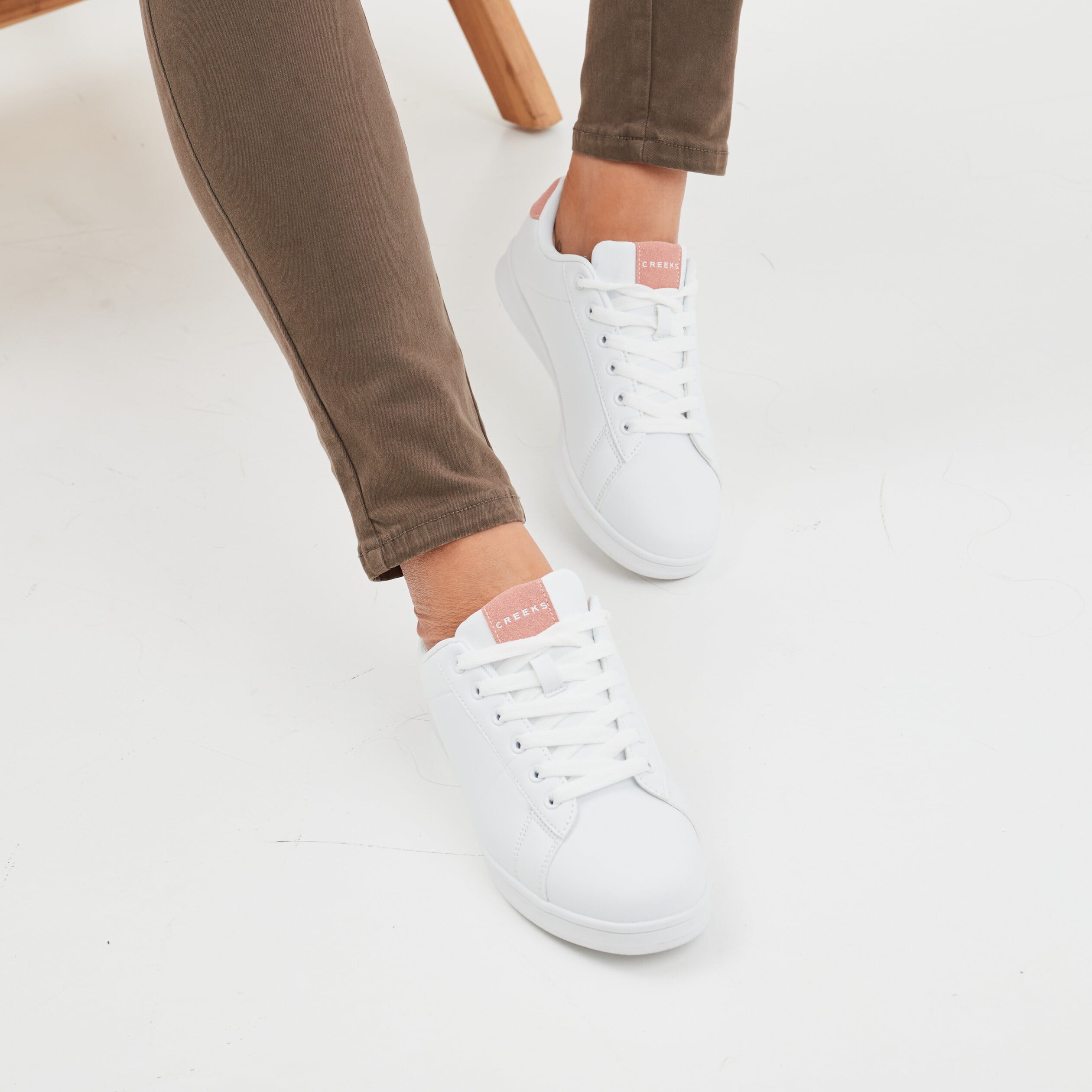 Tennis basses &agrave; lacets bout rond rose femme