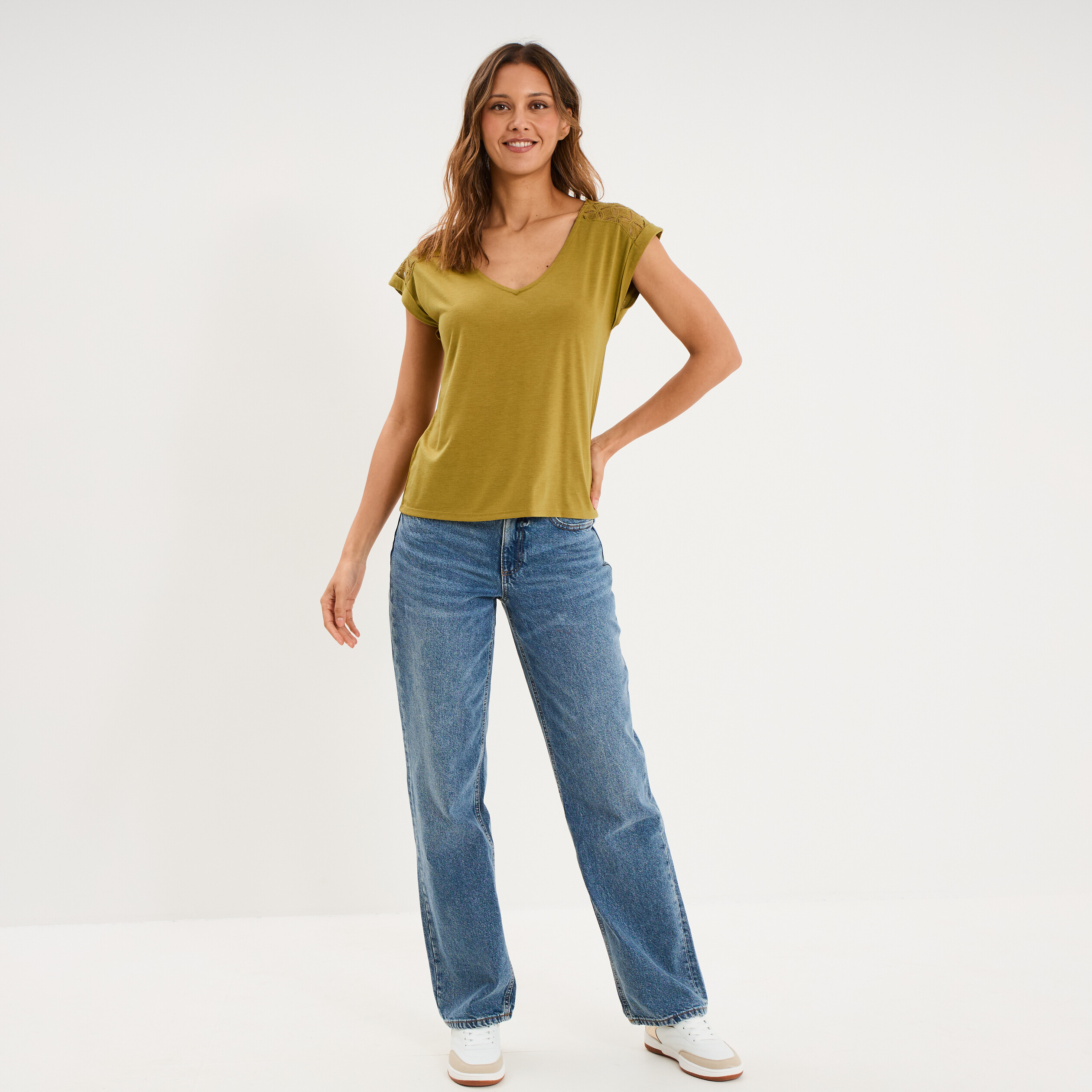 T-shirt col en V ajour&eacute; &eacute;paules et dos vert olive femme