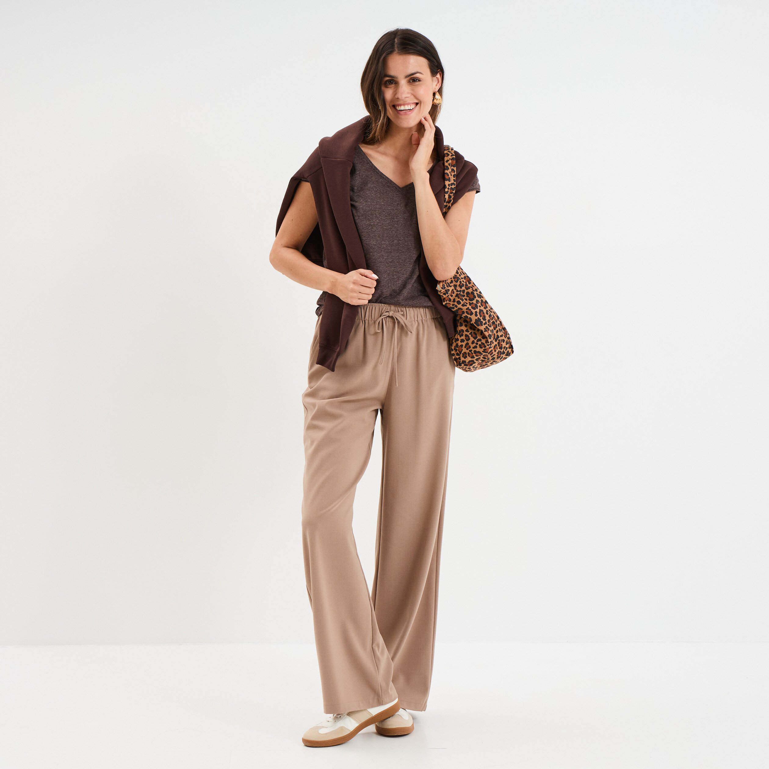 t shirt col v poche poitrine creeks marron fonce femme T-shirt col v poche poitrine Creeks marron foncé femme