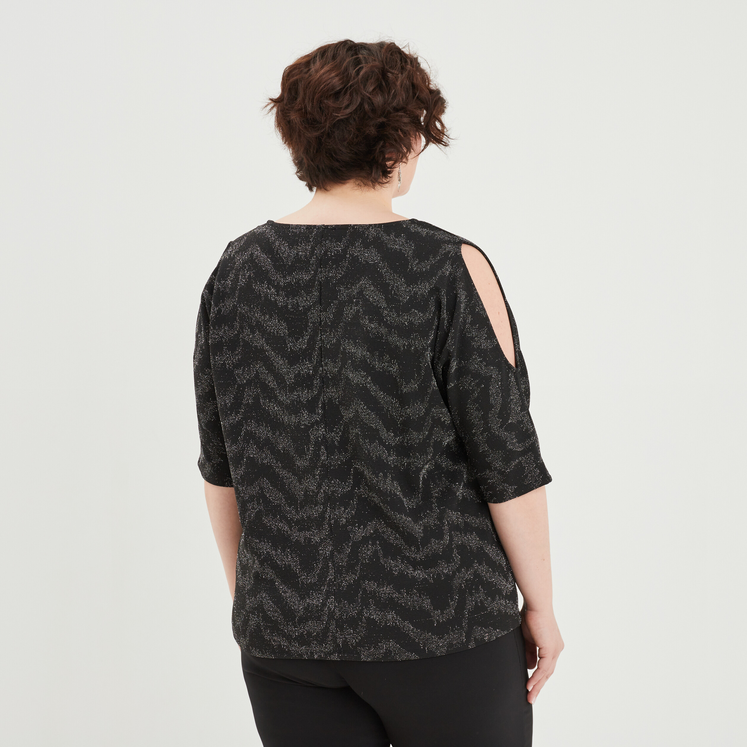 T-shirt fils métallisés et ouvertures noir femme grande taille