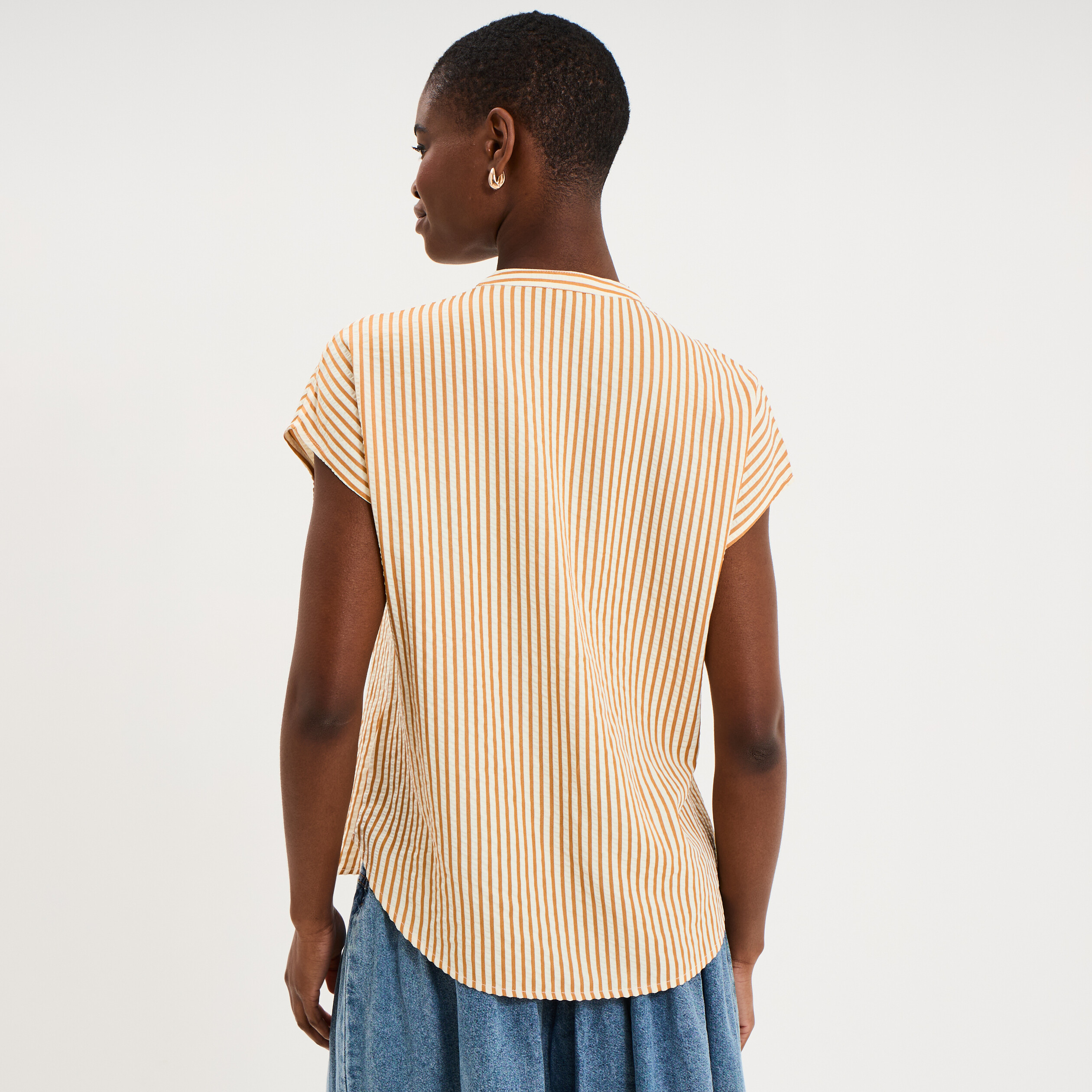 Blouse gaufr&eacute;e col tunisien marron cognac femme