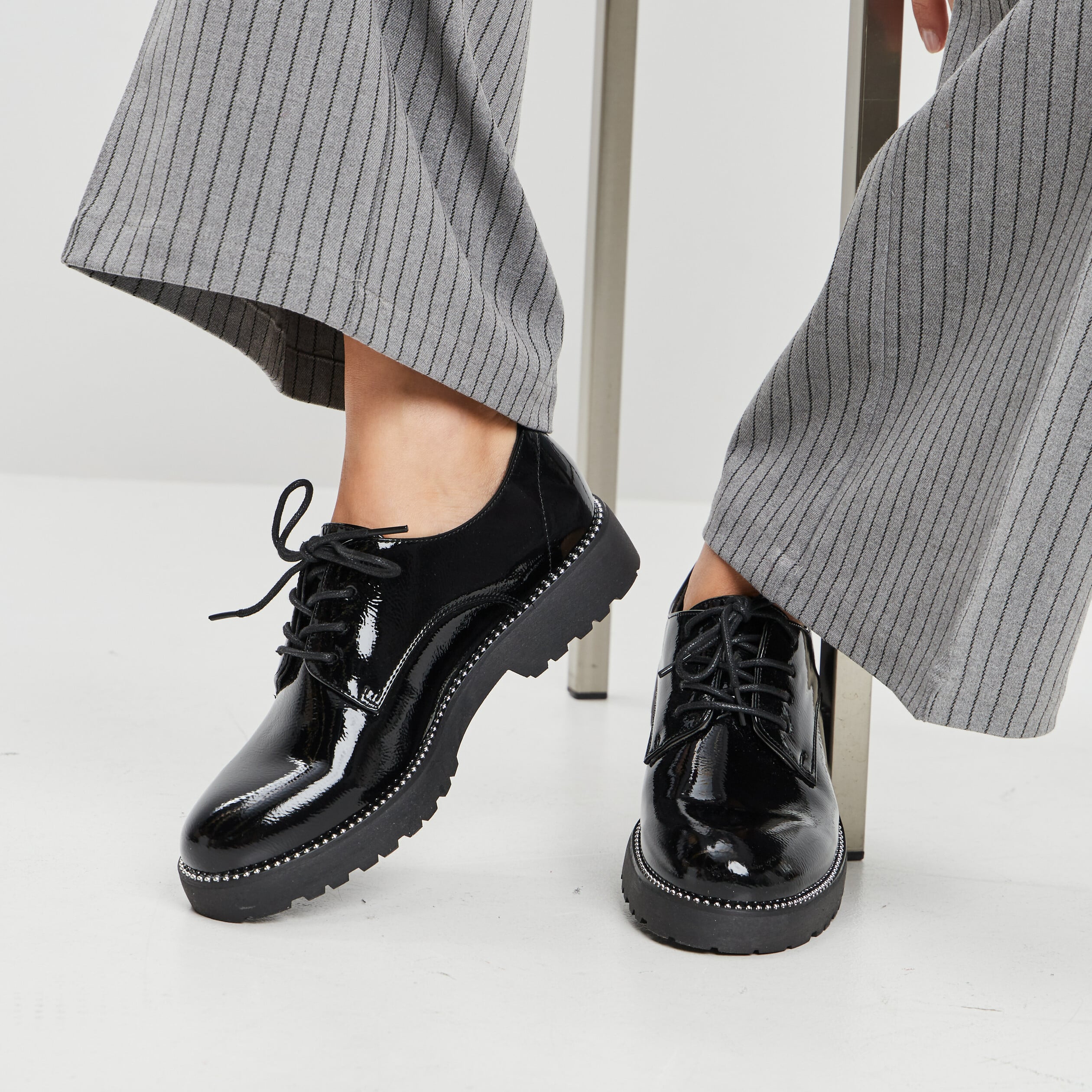 Derbies vernies Liberto noir femme