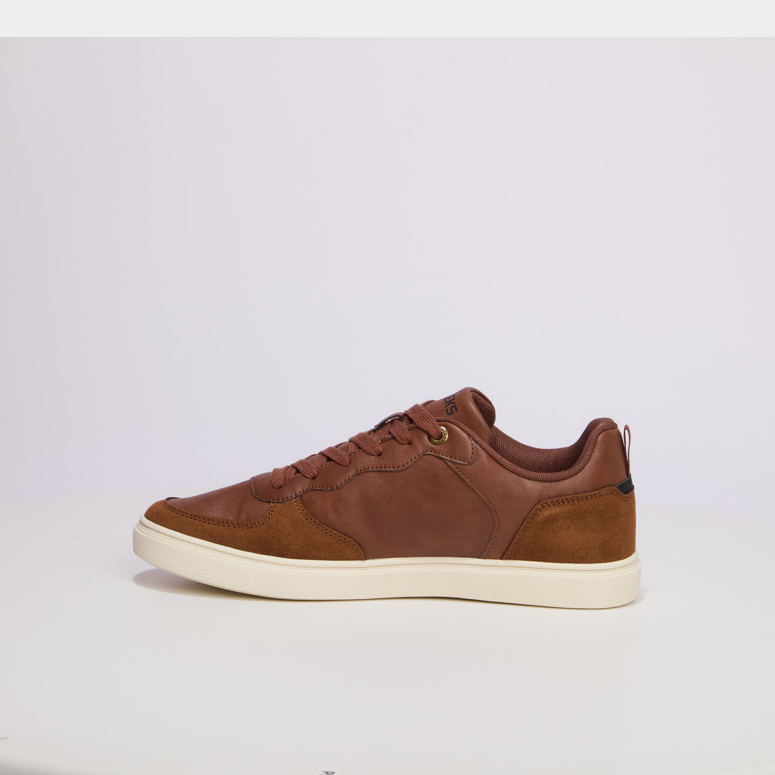 Baskets &agrave; lacets marron homme