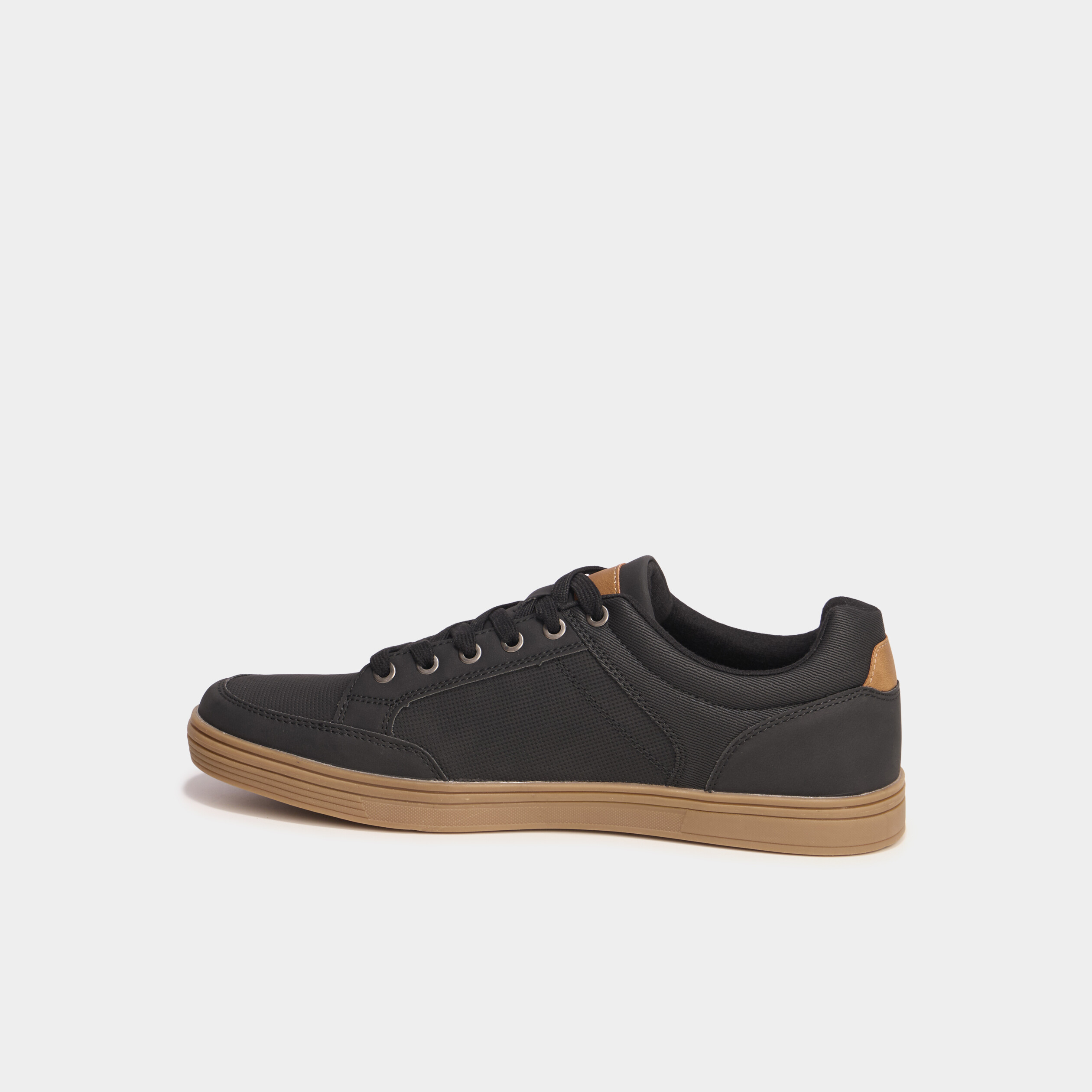 Baskets &agrave; lacets noir homme